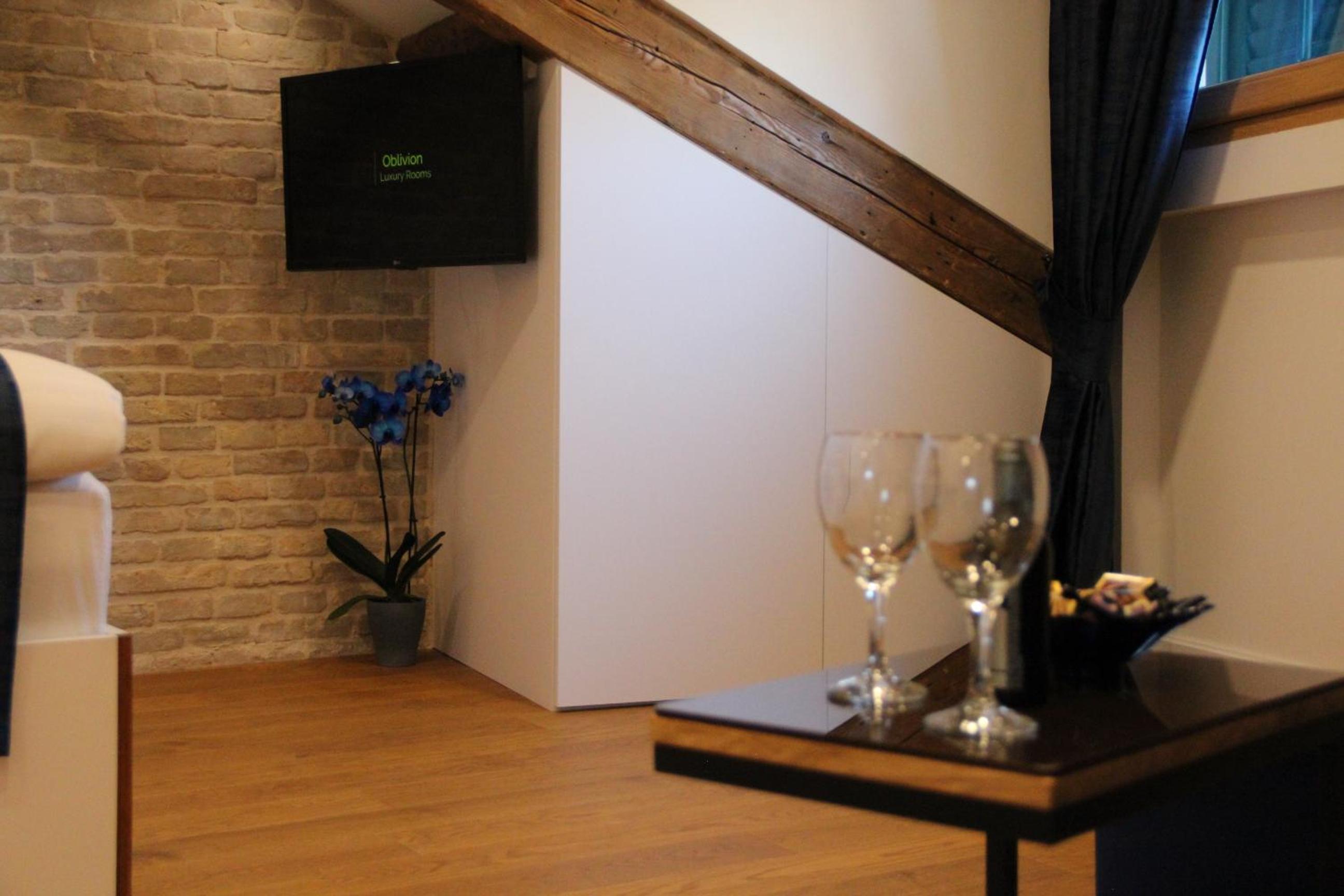 Deluxe King Room - Photo 6