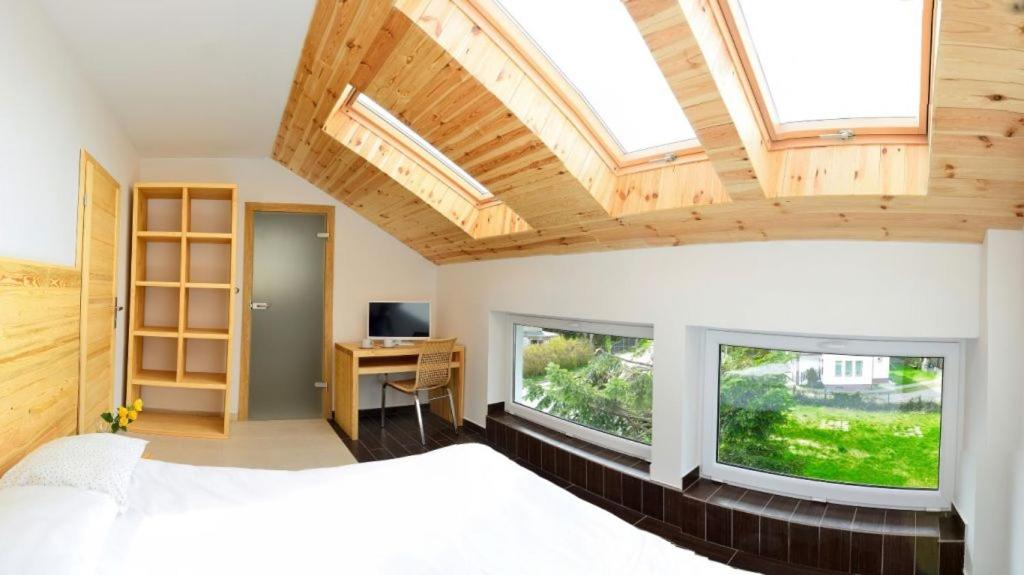 Large Double Room photo 1