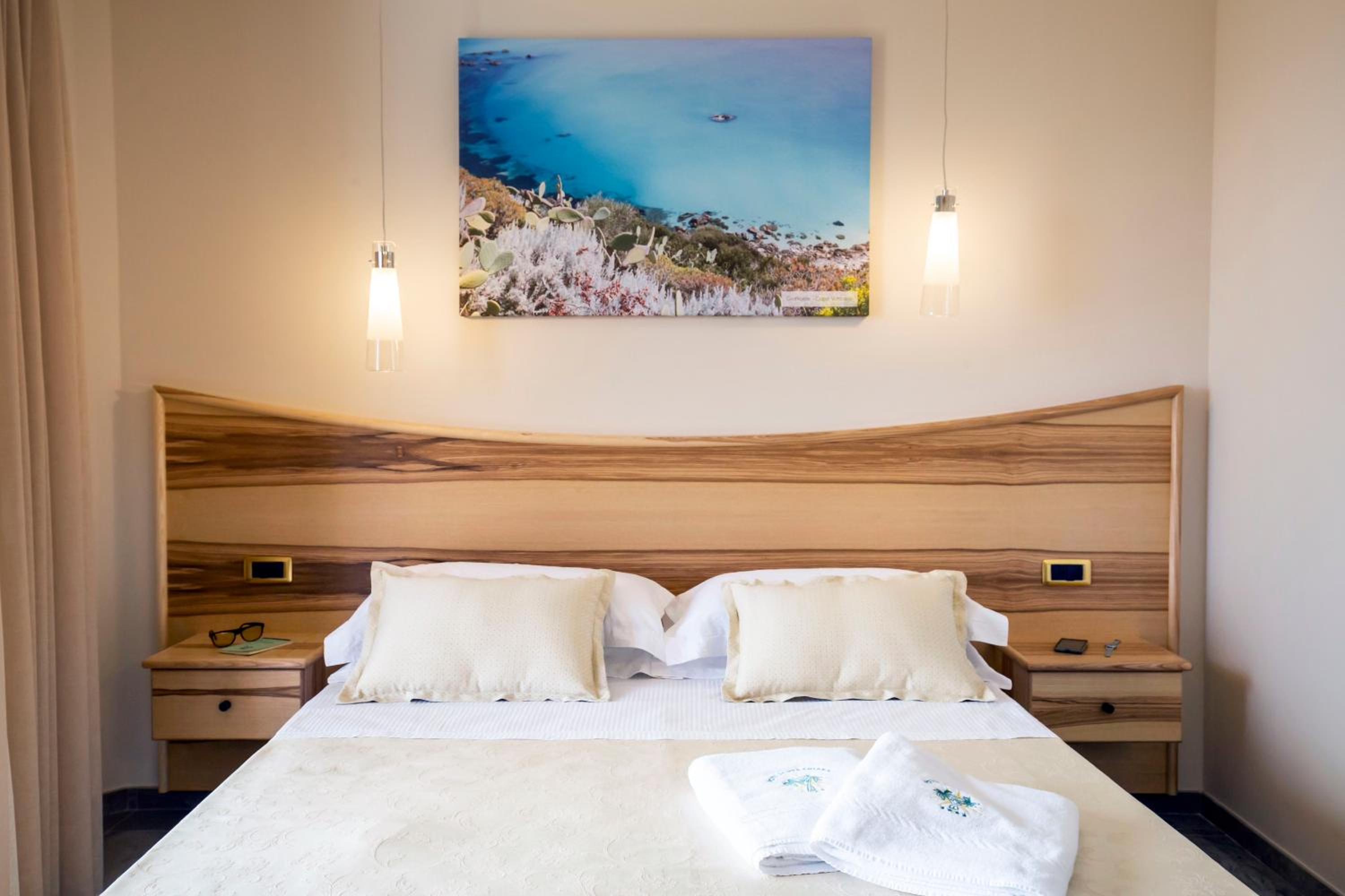 Deluxe Double Room with Sea View - Photo 2