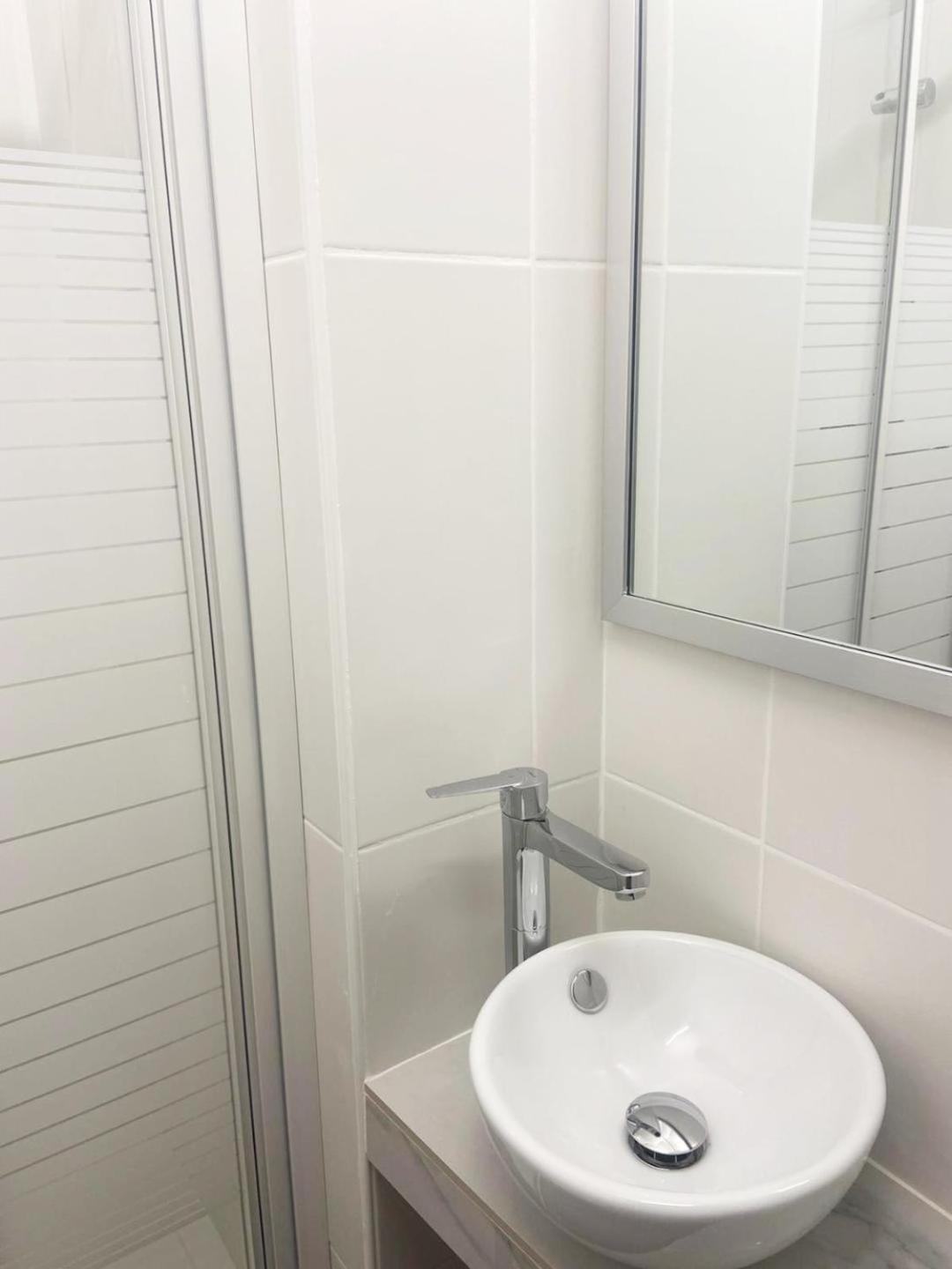 Double Room with Private Bathroom - Photo 2