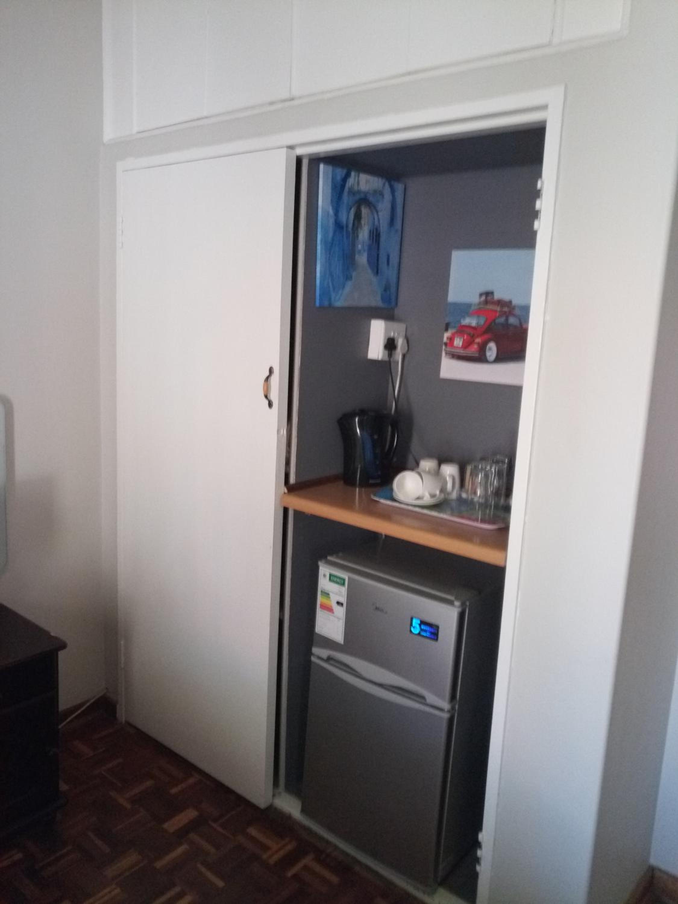 Double Room with Private Bathroom - Photo 10