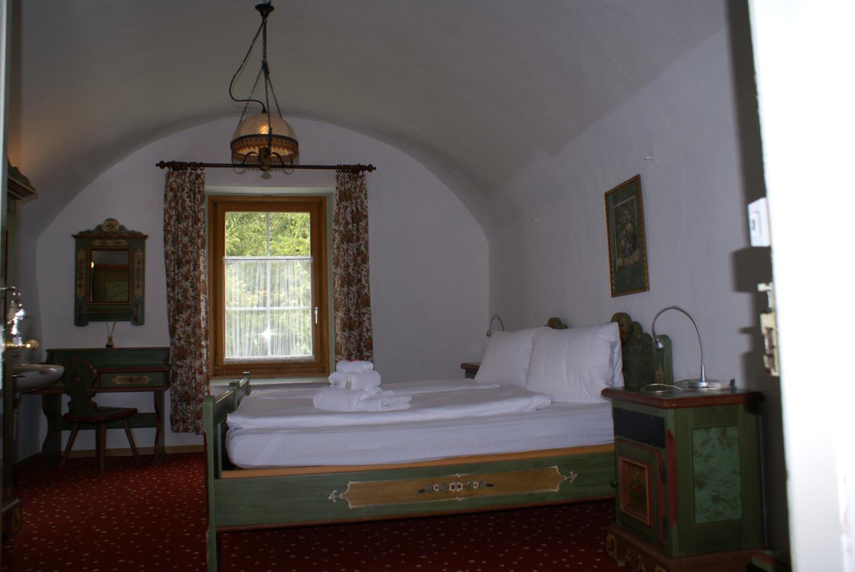 Double or Twin Room with Shared Bathroom photo 3