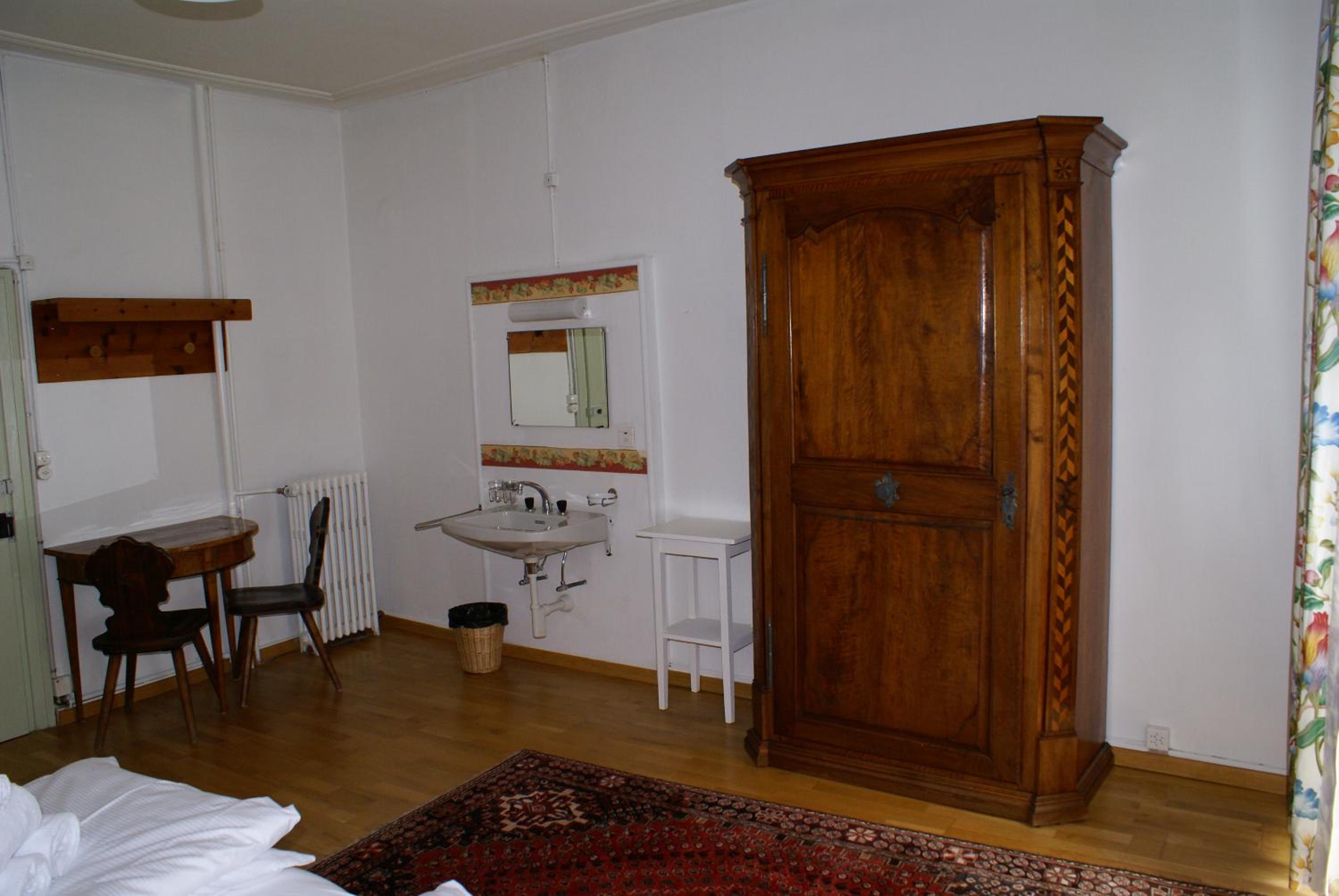 Double Room with Private Bathroom - Photo 6