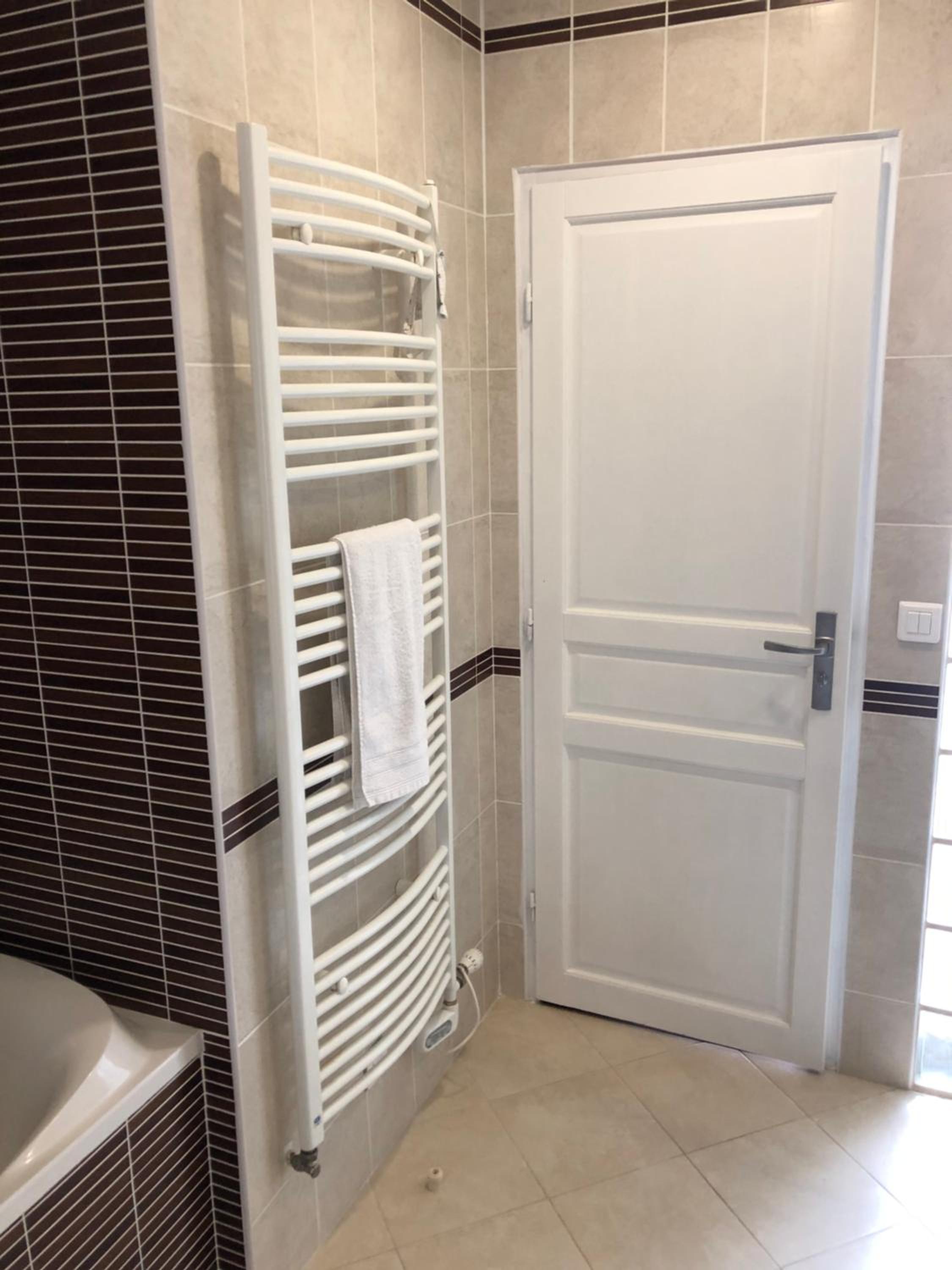 Double Room - Photo 10
