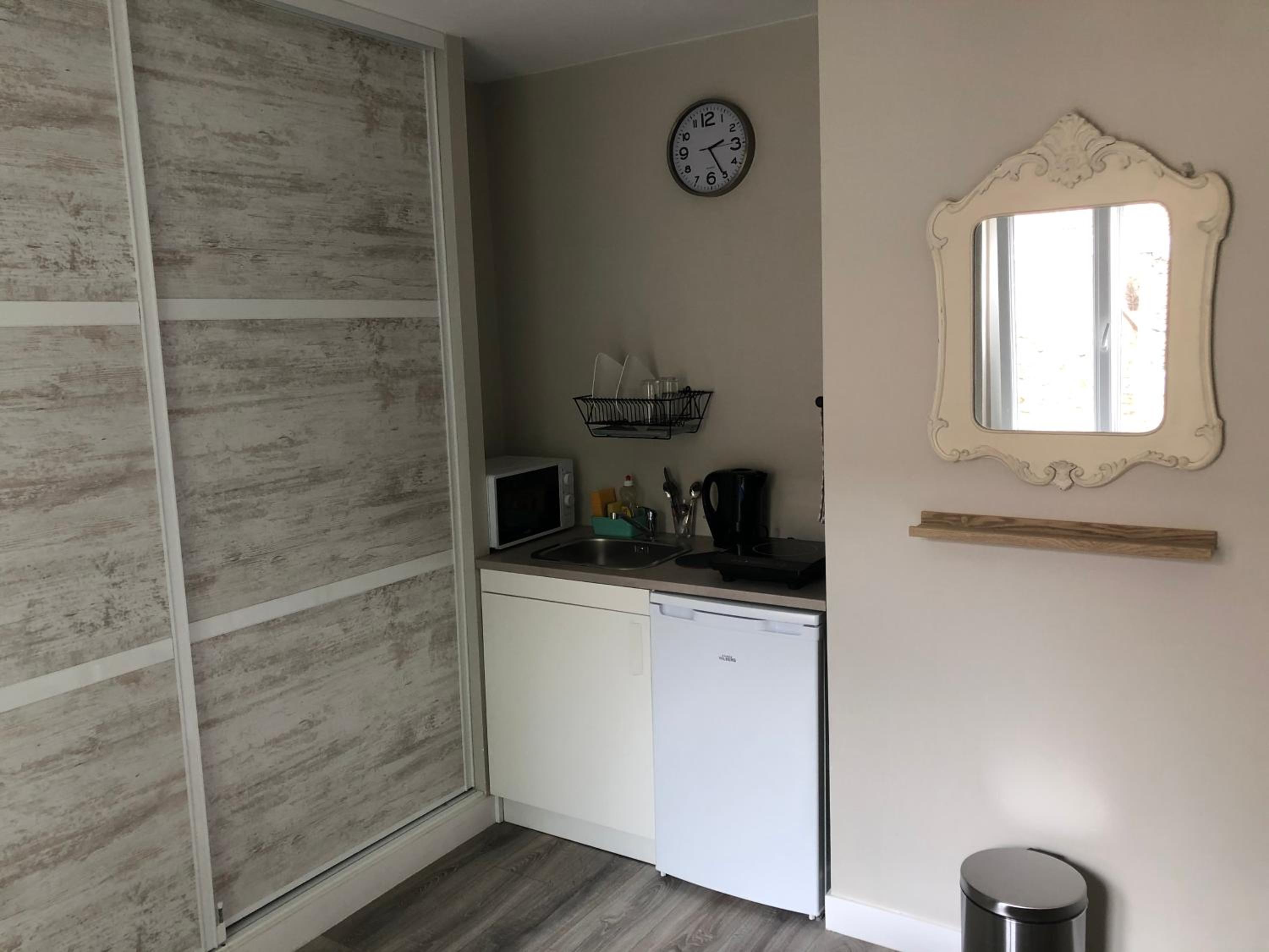 Double Room - Photo 11