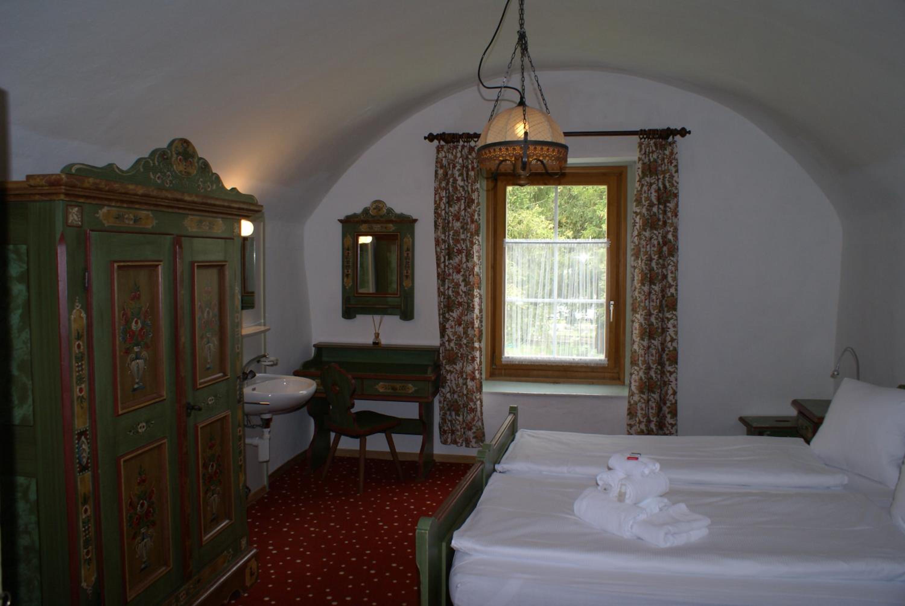 Double or Twin Room with Shared Bathroom photo 1
