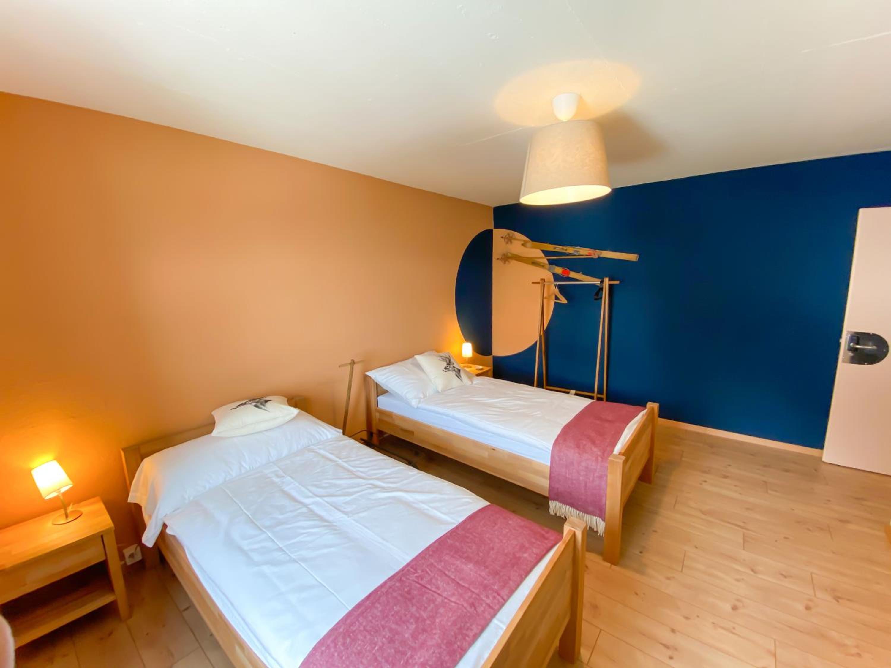 Eight-Bedroom House photo 3