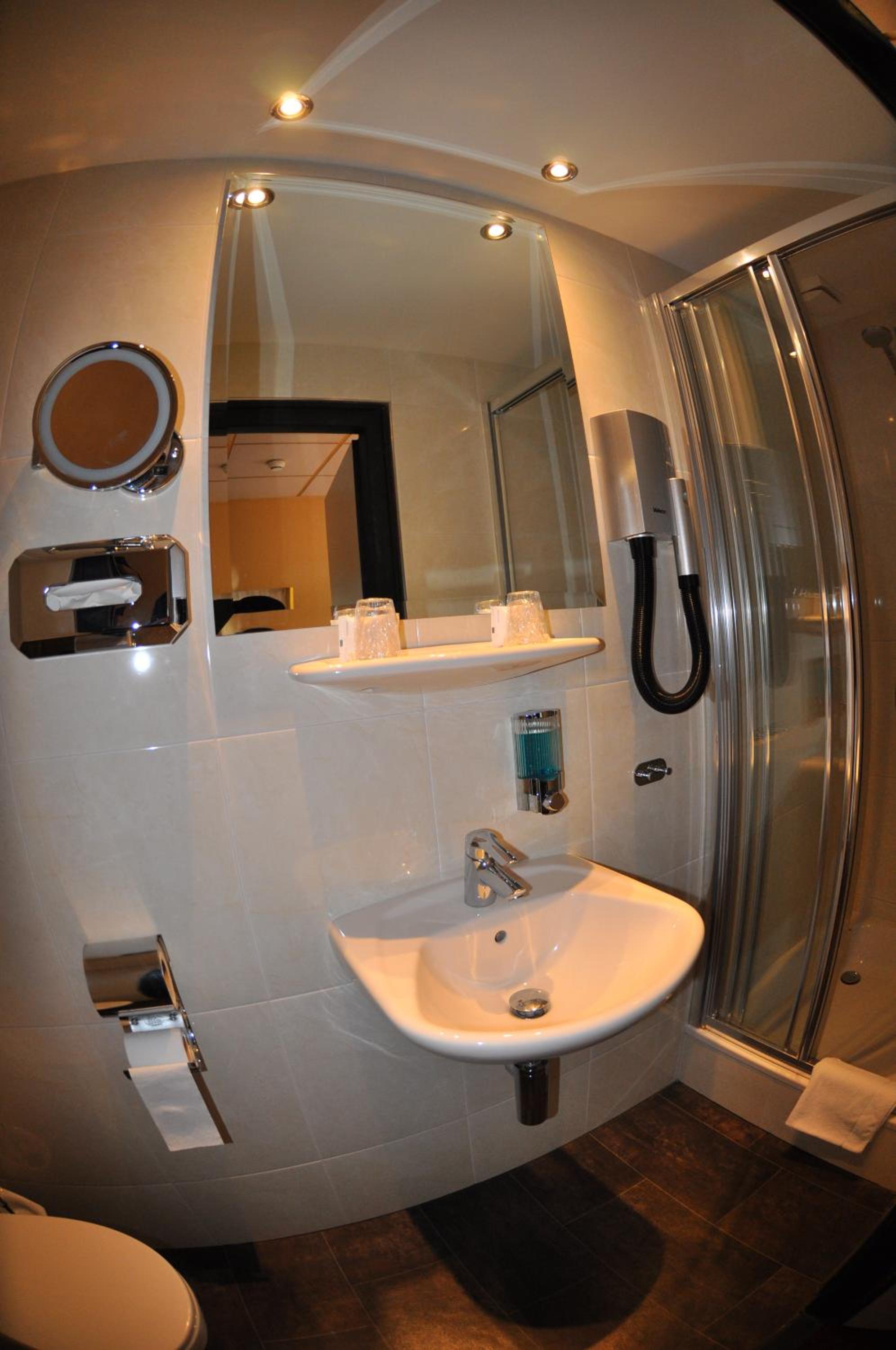 Small Double Room with Shower  photo 2