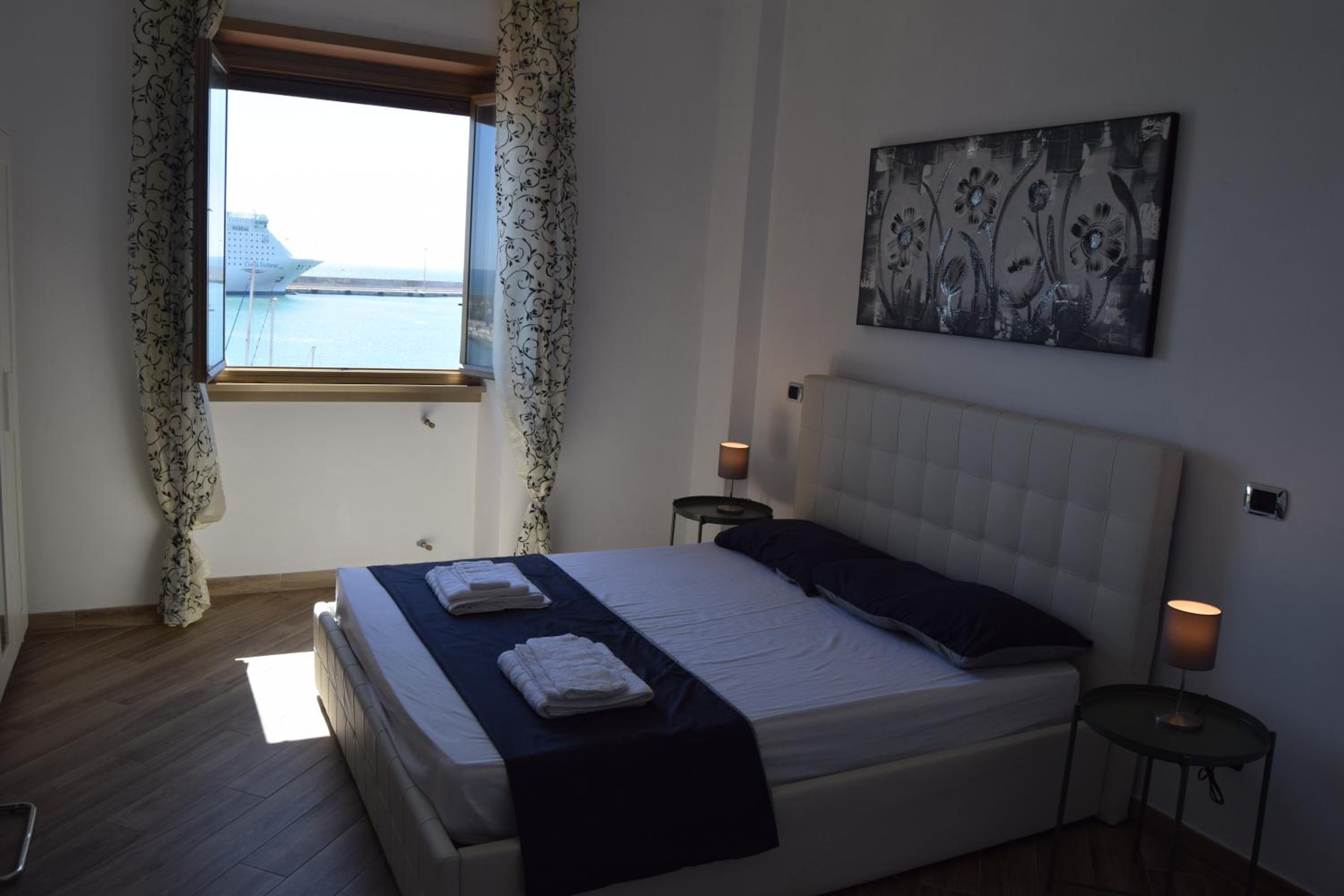 Deluxe Double Room with Sea View - Photo 11