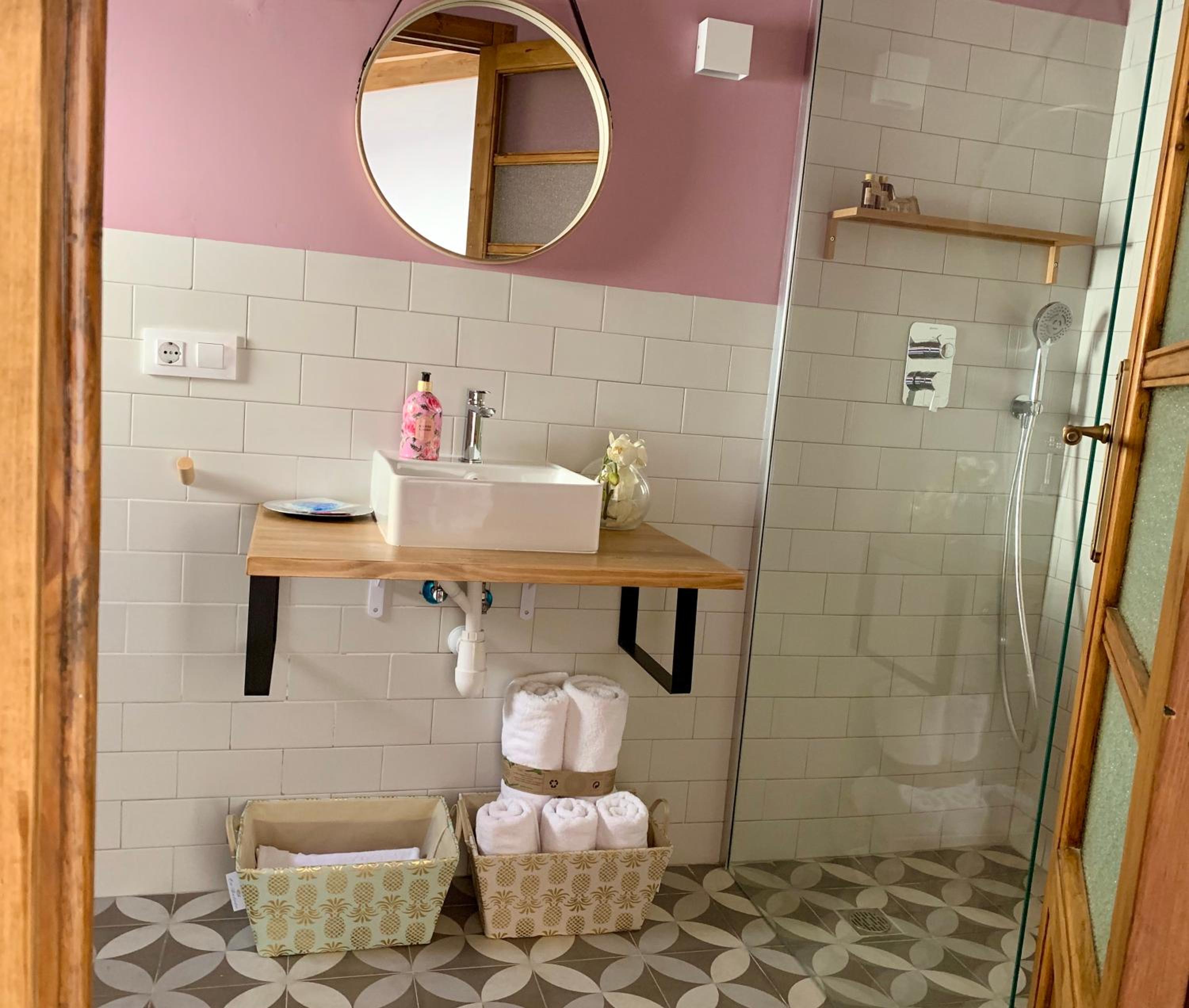 Double Room with Private Bathroom - Photo 6