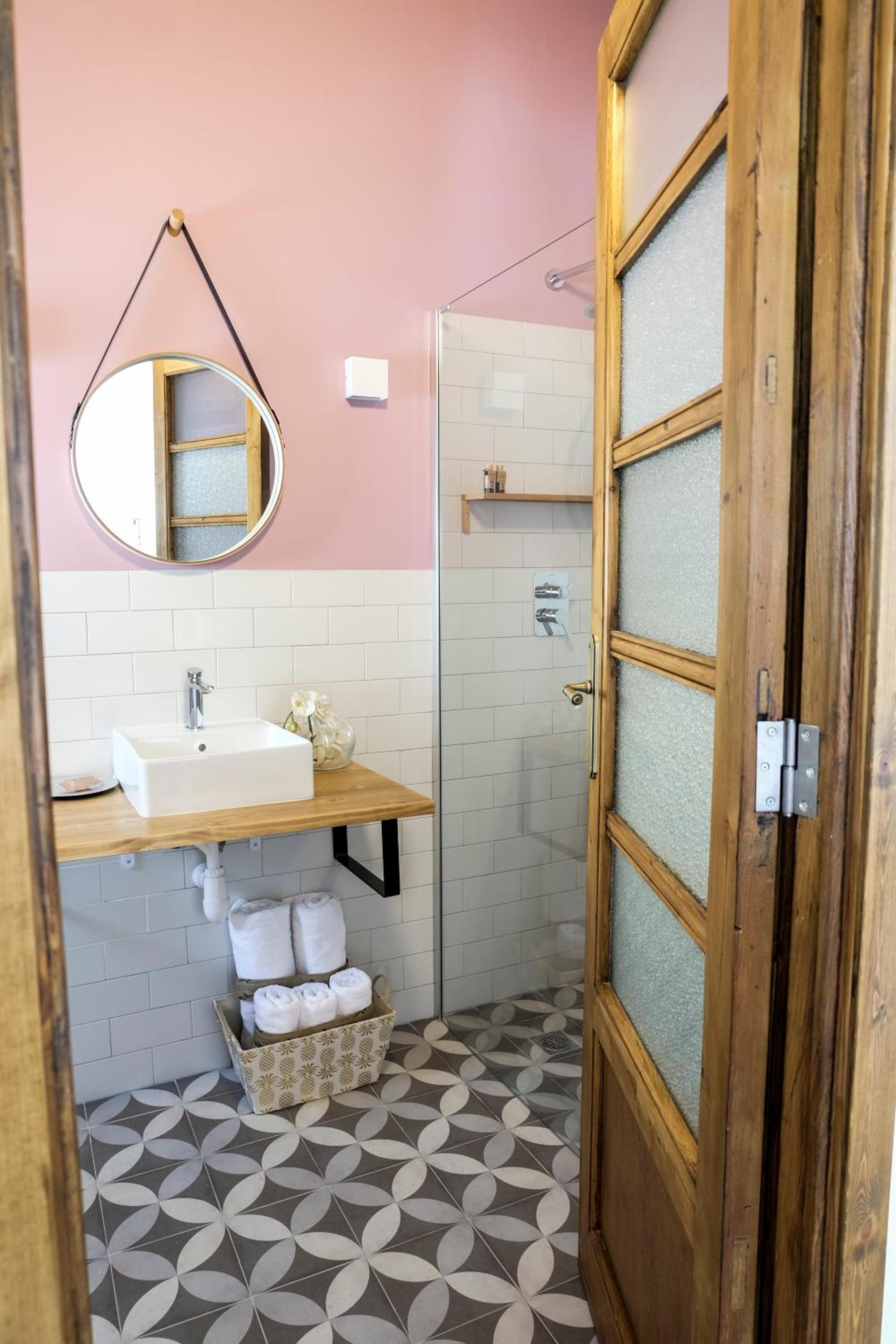 Double Room with Private Bathroom - Photo 4