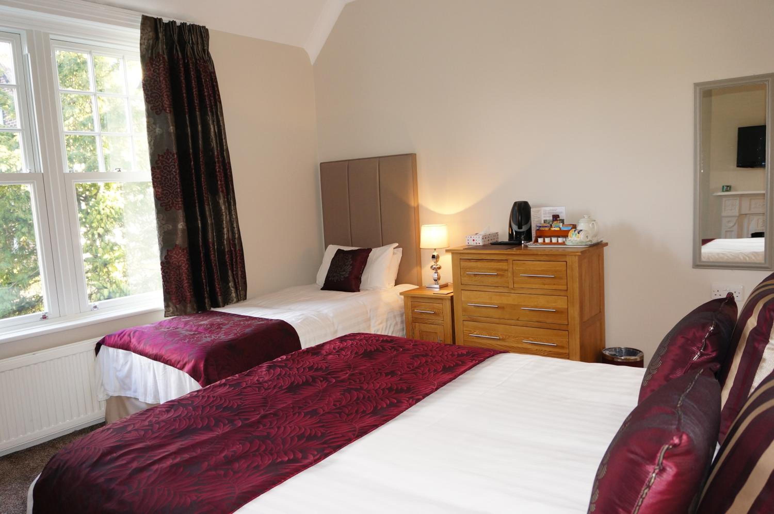 Deluxe Double Room - Photo 11