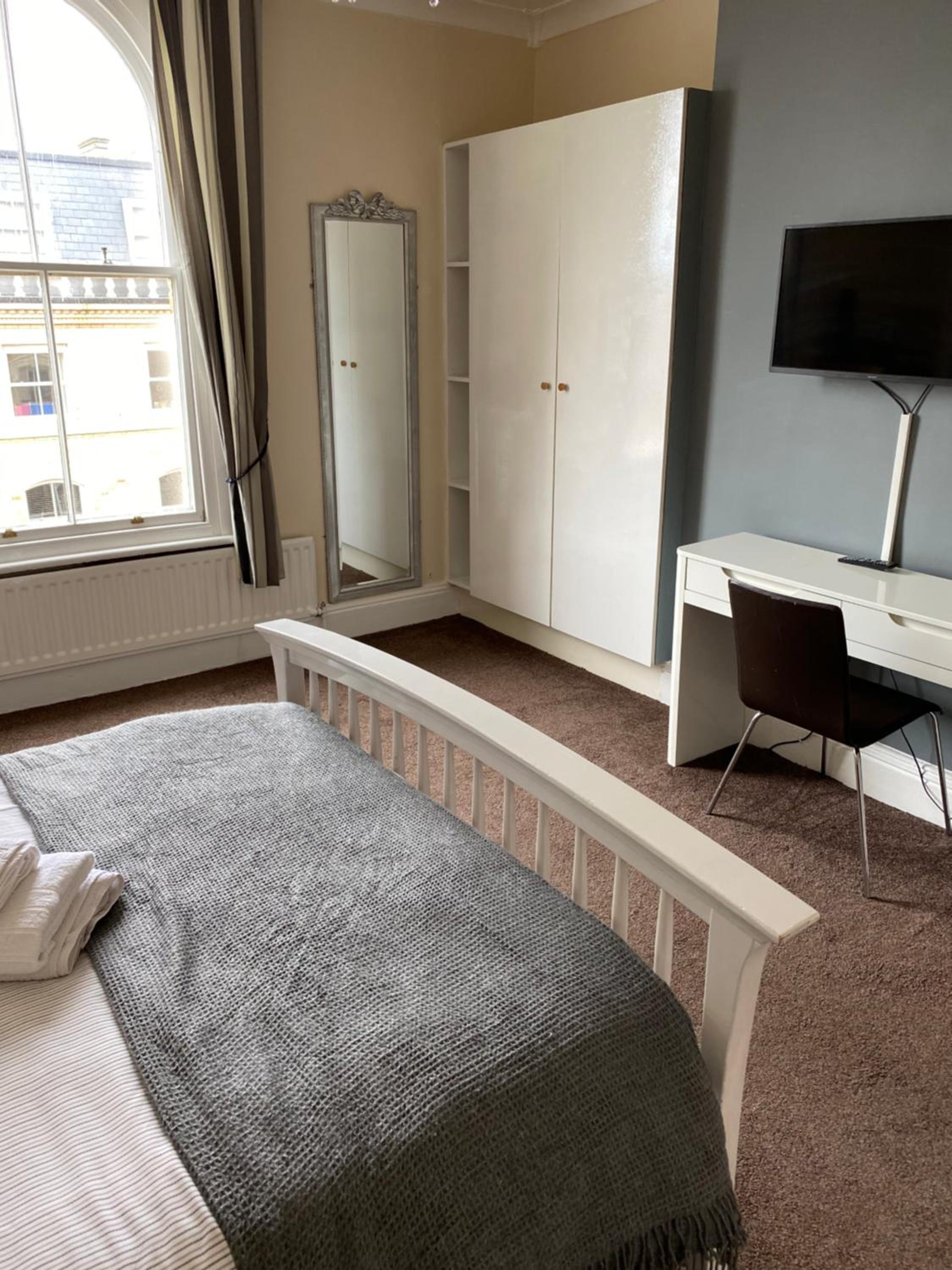 Double Room - Photo 3