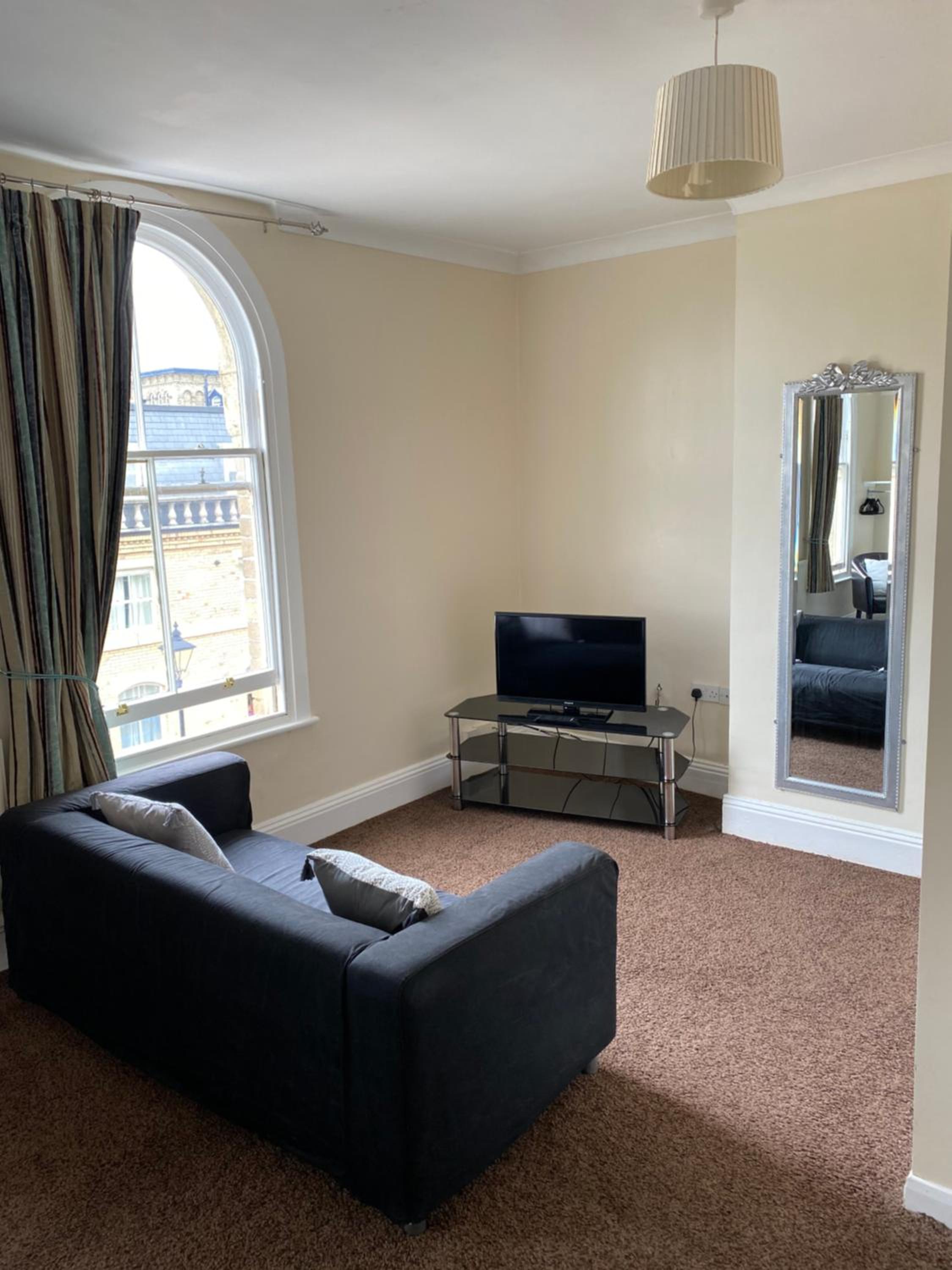 Large Double Room - Photo 6