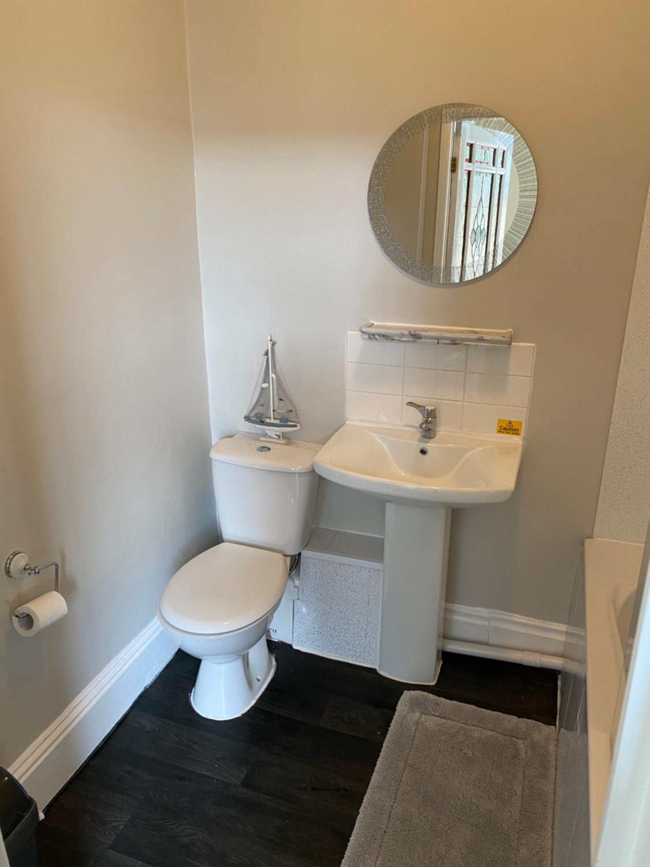 Large Double Room - Photo 2