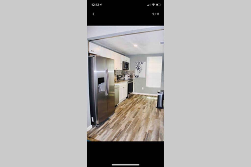 Five-Bedroom House - Photo 6