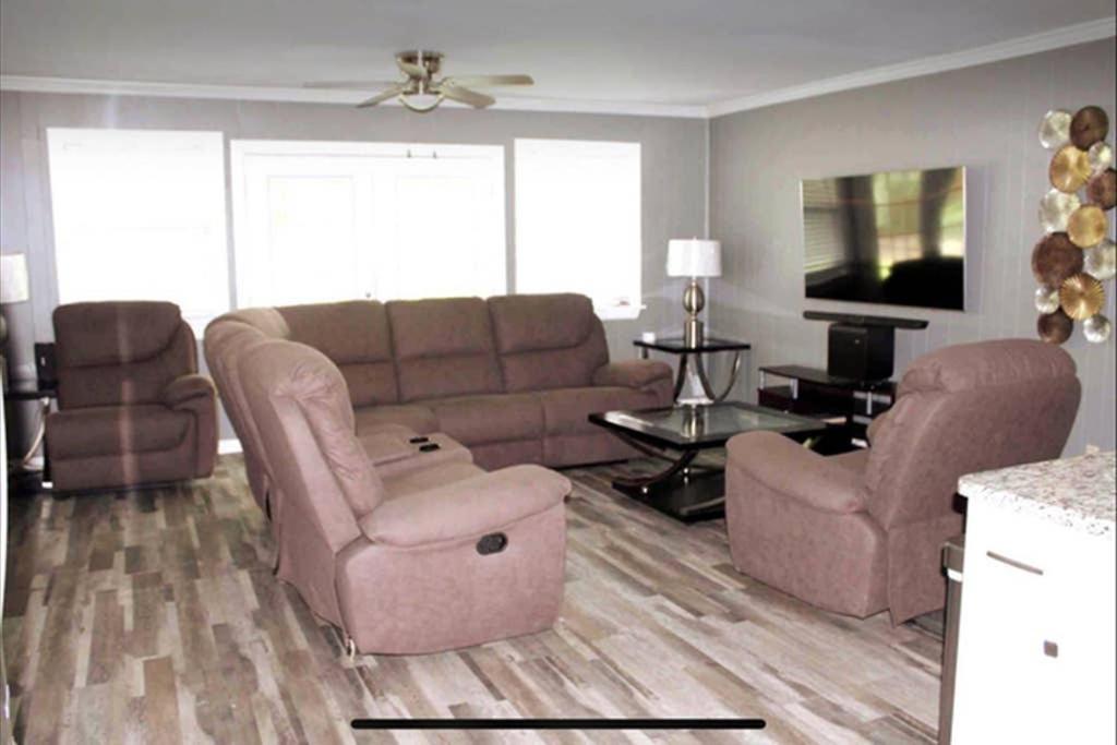 Five-Bedroom House - Photo 18