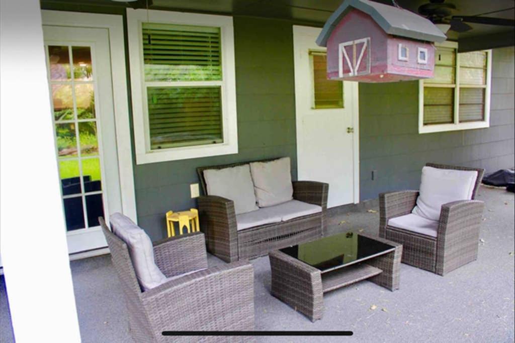 Five-Bedroom House - Photo 16