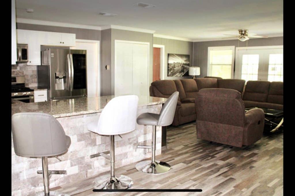 Five-Bedroom House - Photo 15