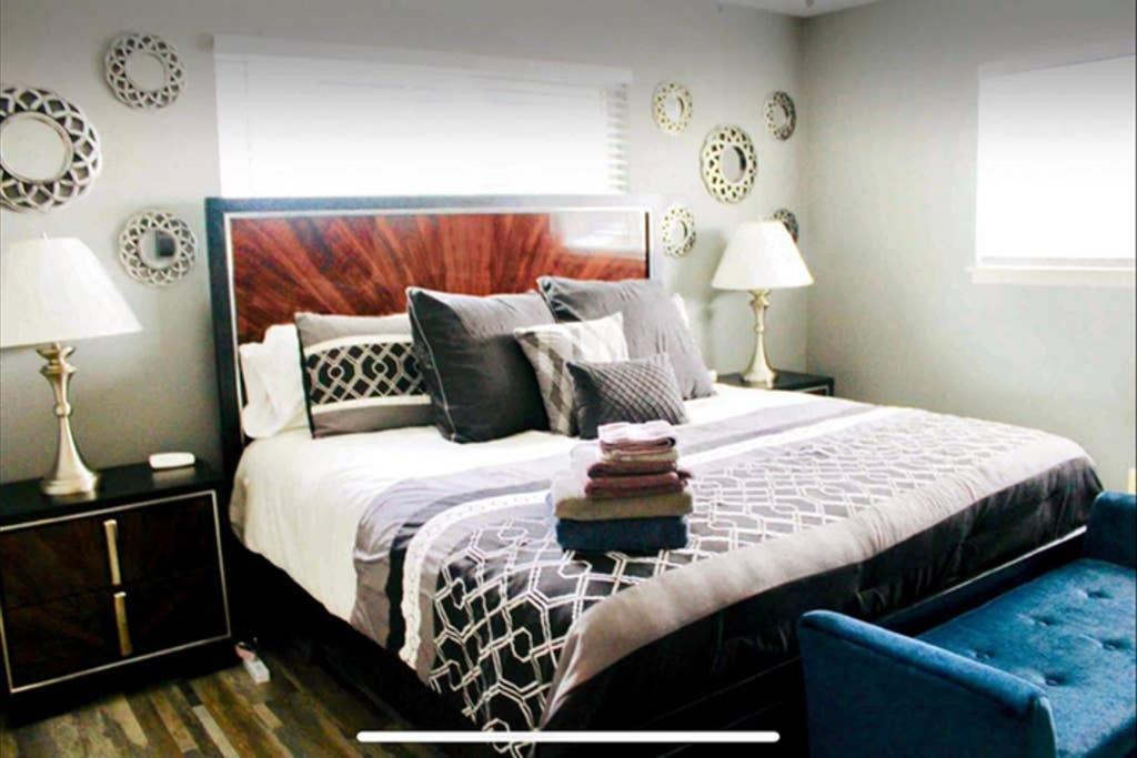 Five-Bedroom House - Photo 31