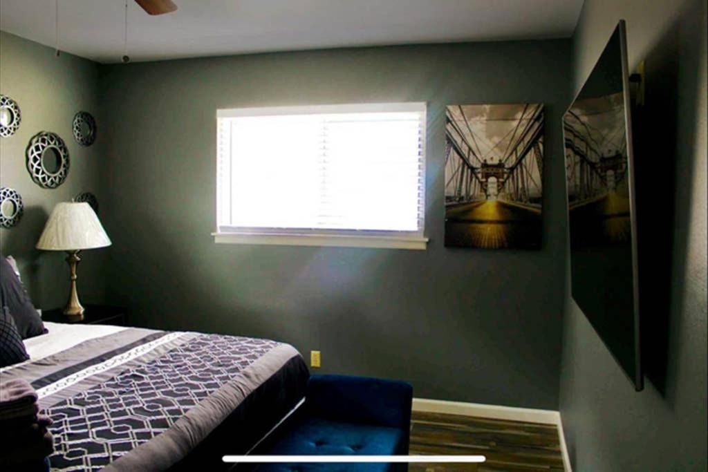 Five-Bedroom House - Photo 29