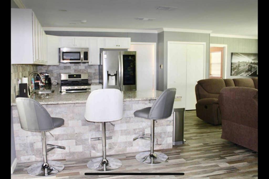 Five-Bedroom House - Photo 32