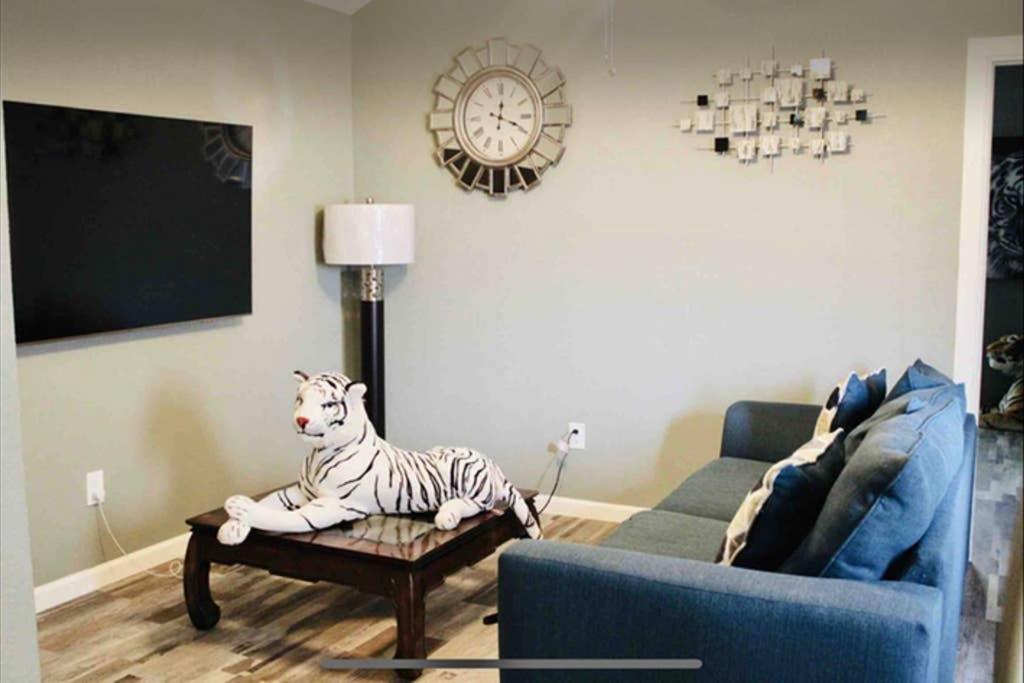 Five-Bedroom House - Photo 37
