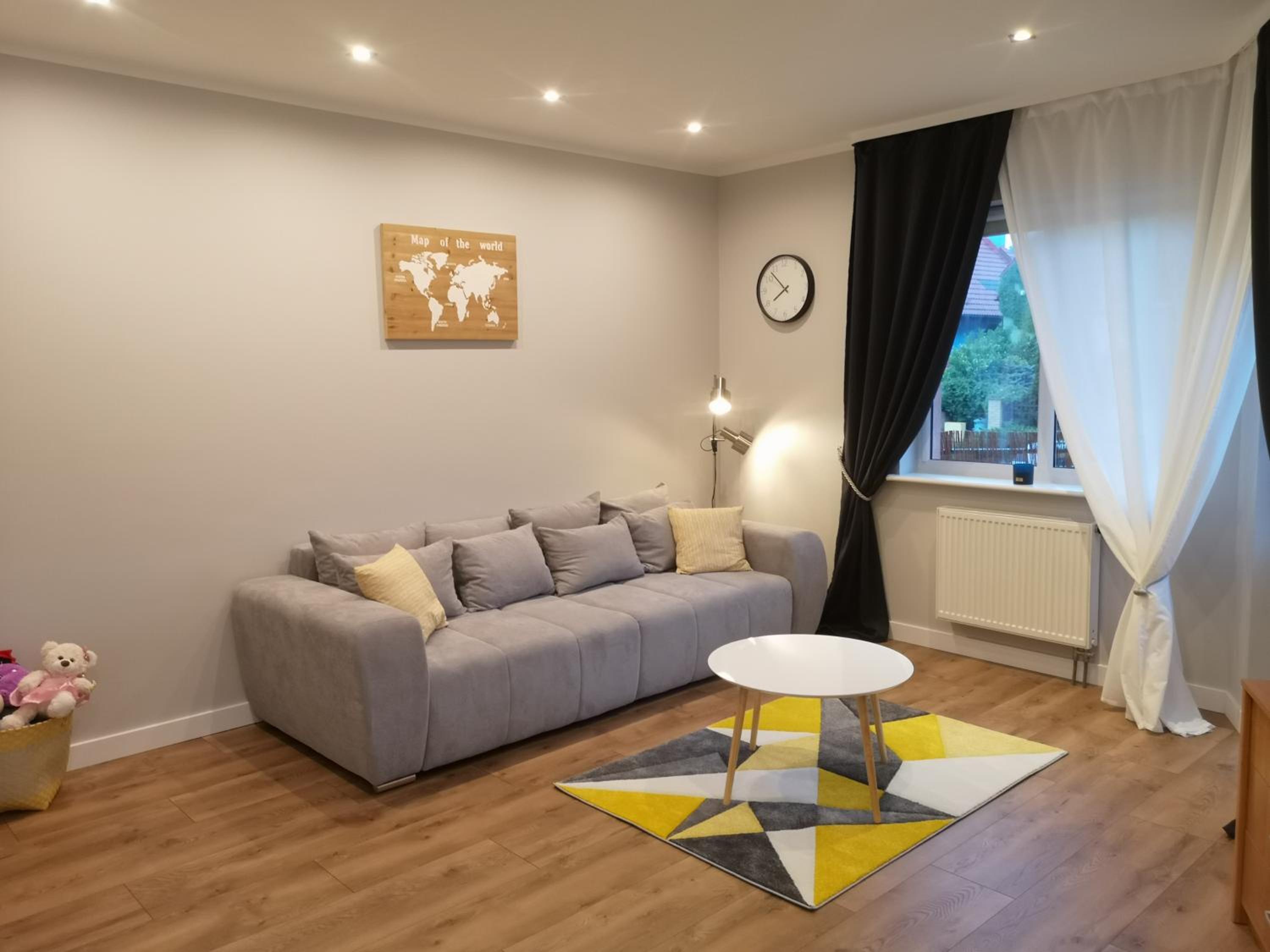 One-Bedroom Apartment - Photo 2