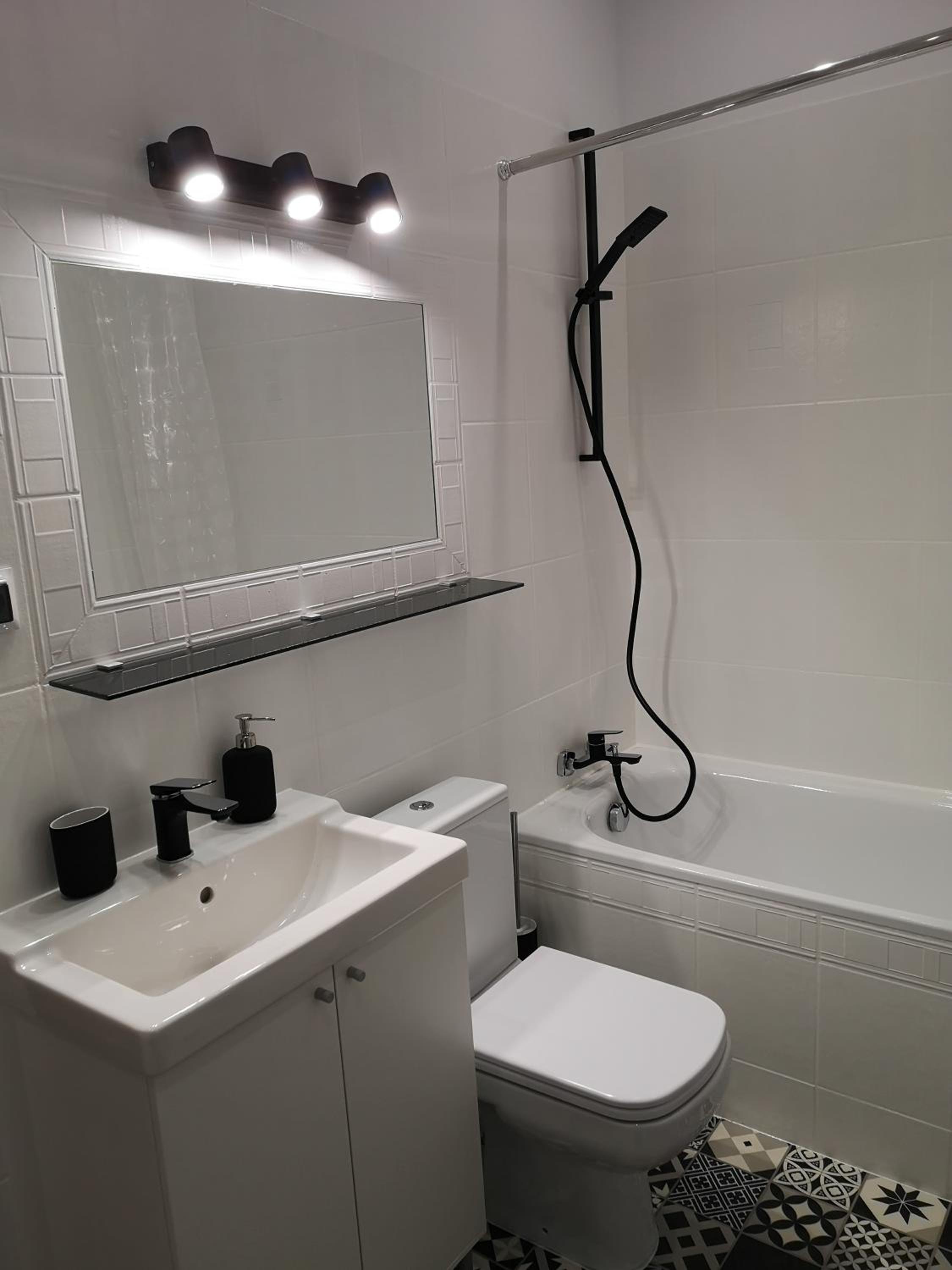 One-Bedroom Apartment - Photo 3