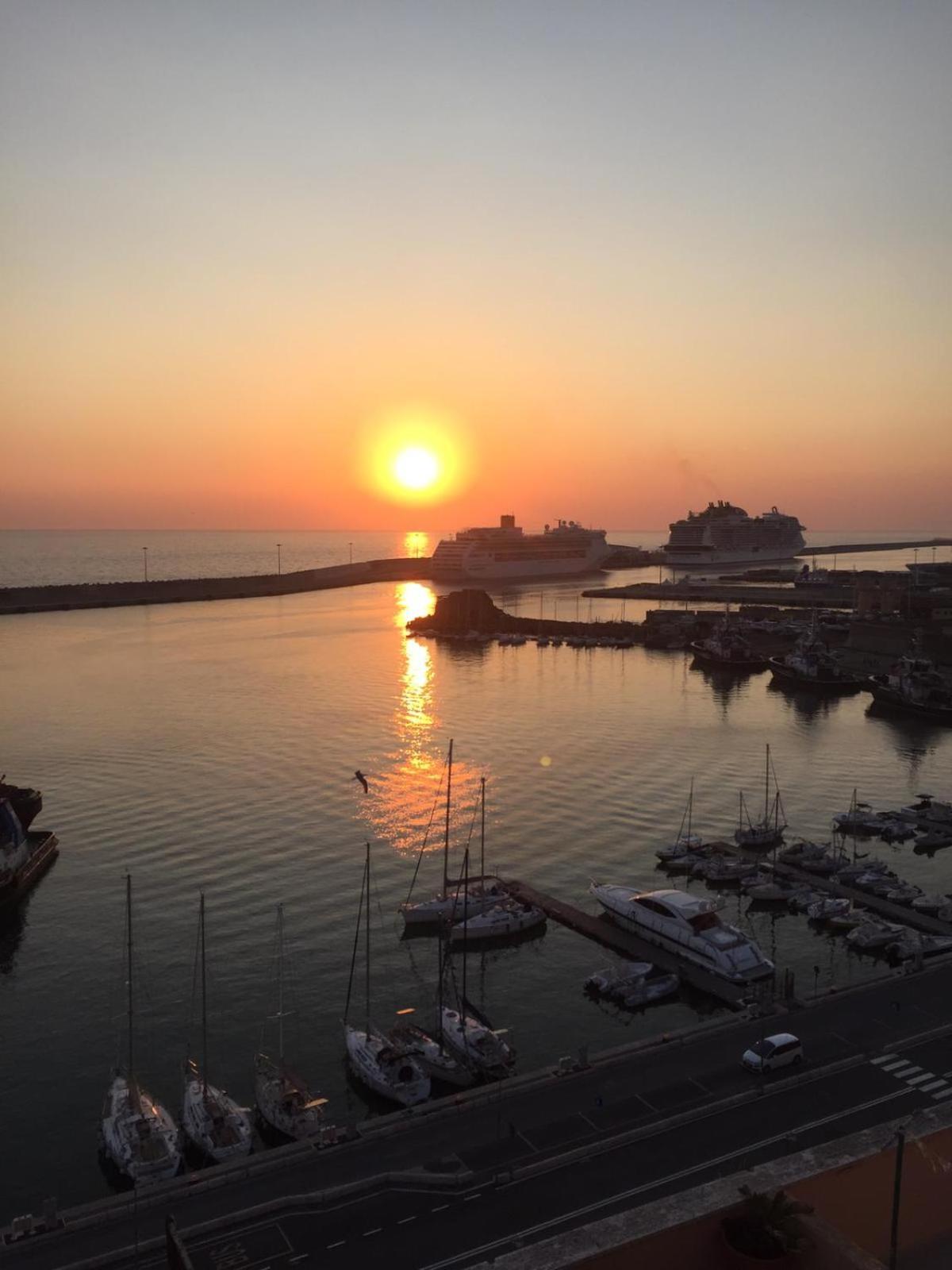 Deluxe Double Room with Sea View - Photo 7