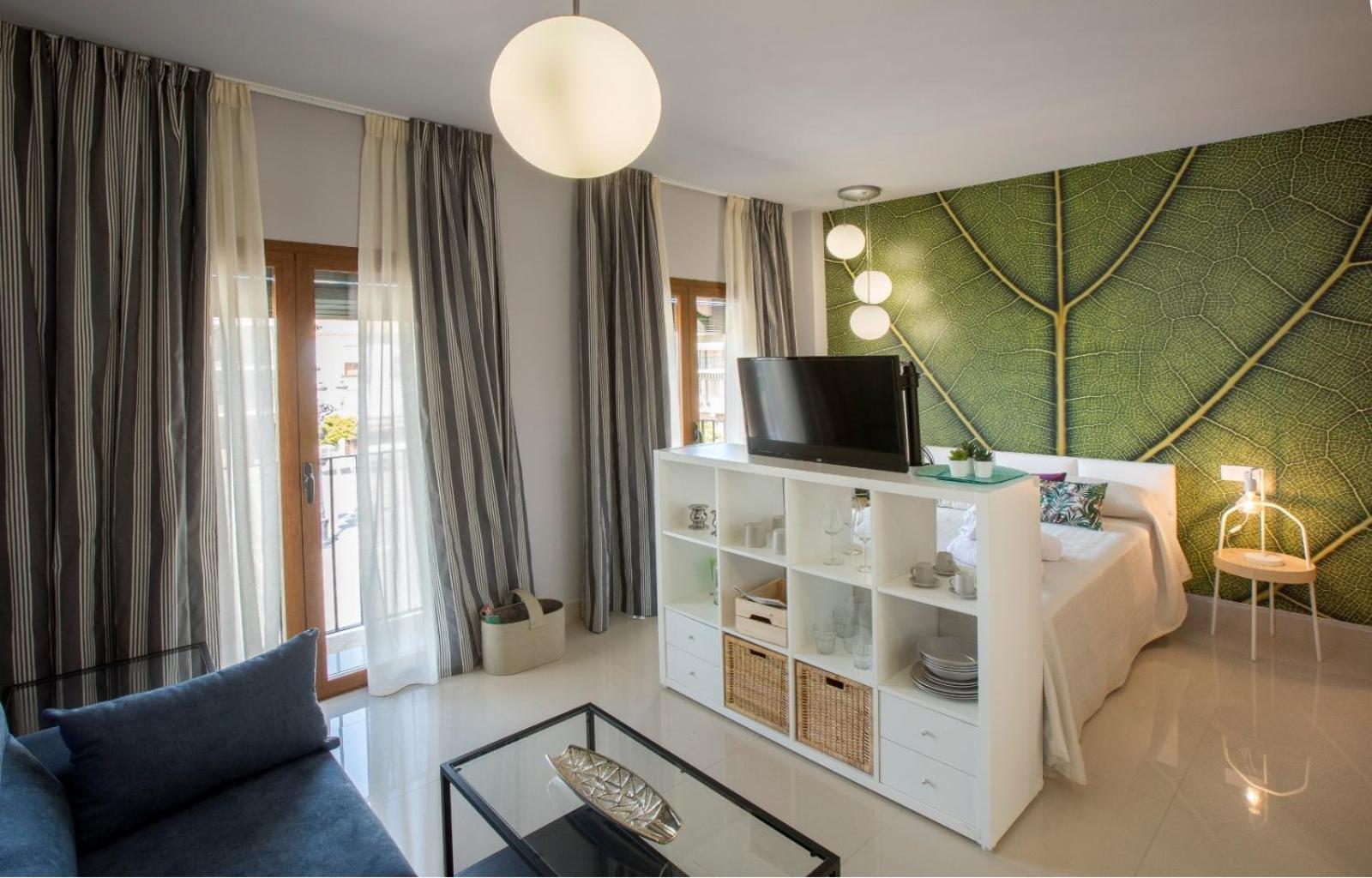 Studio Apartment - Photo 1