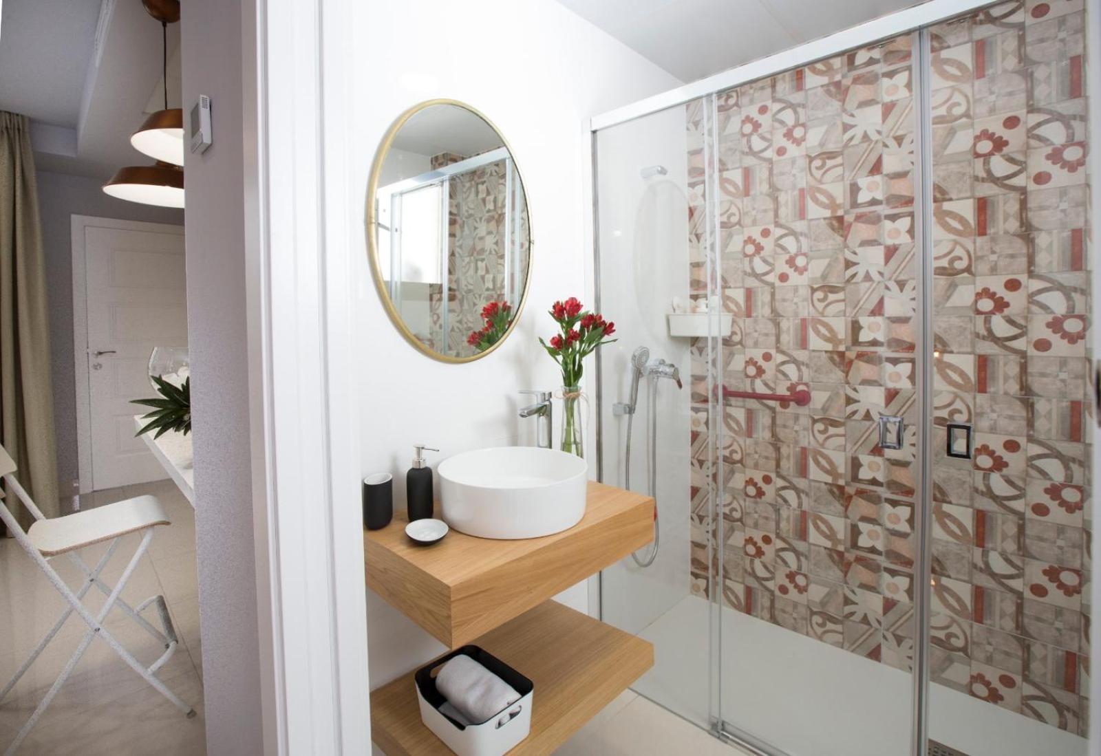 Studio Apartment - Photo 8