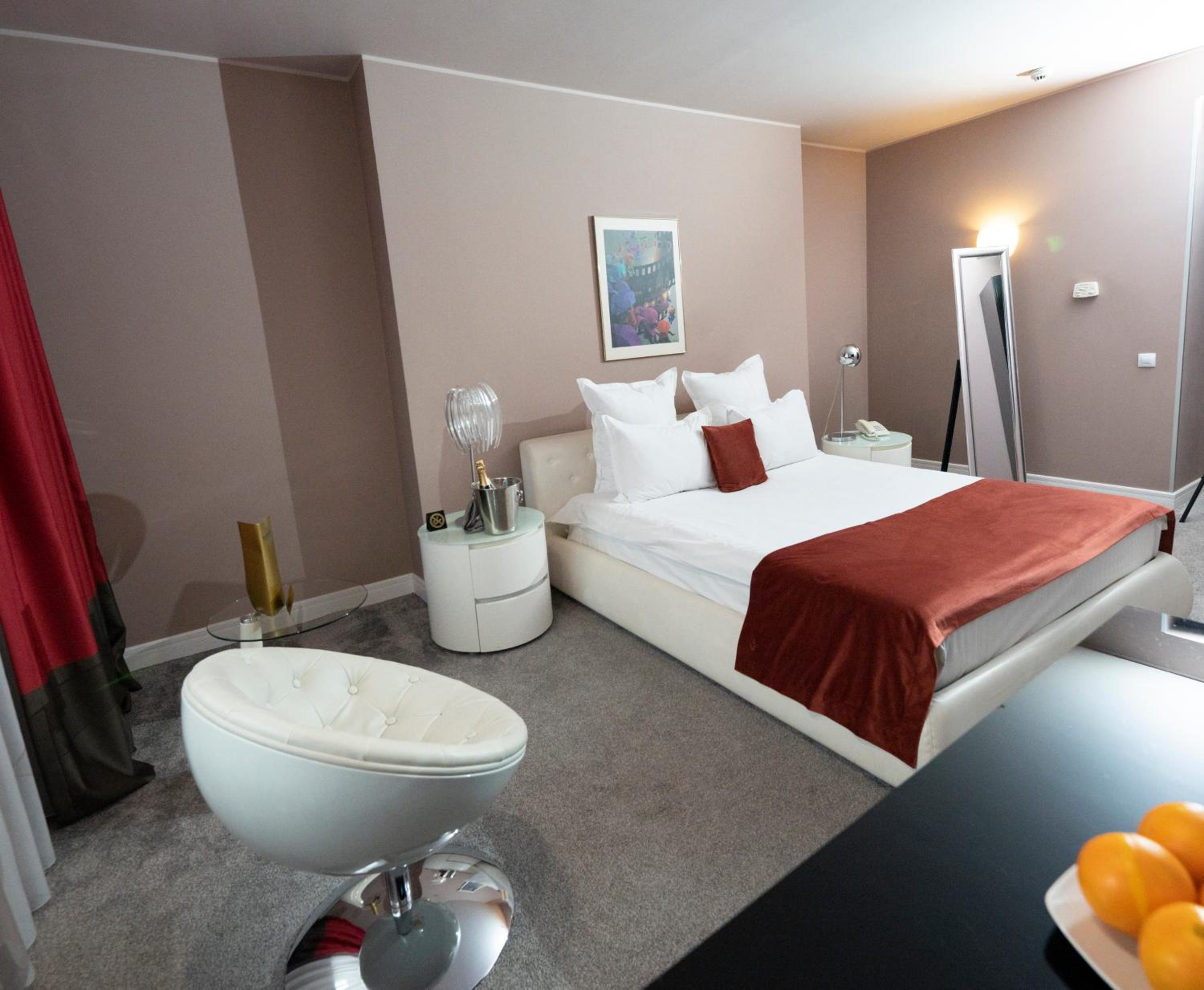 Double Room - Photo 5