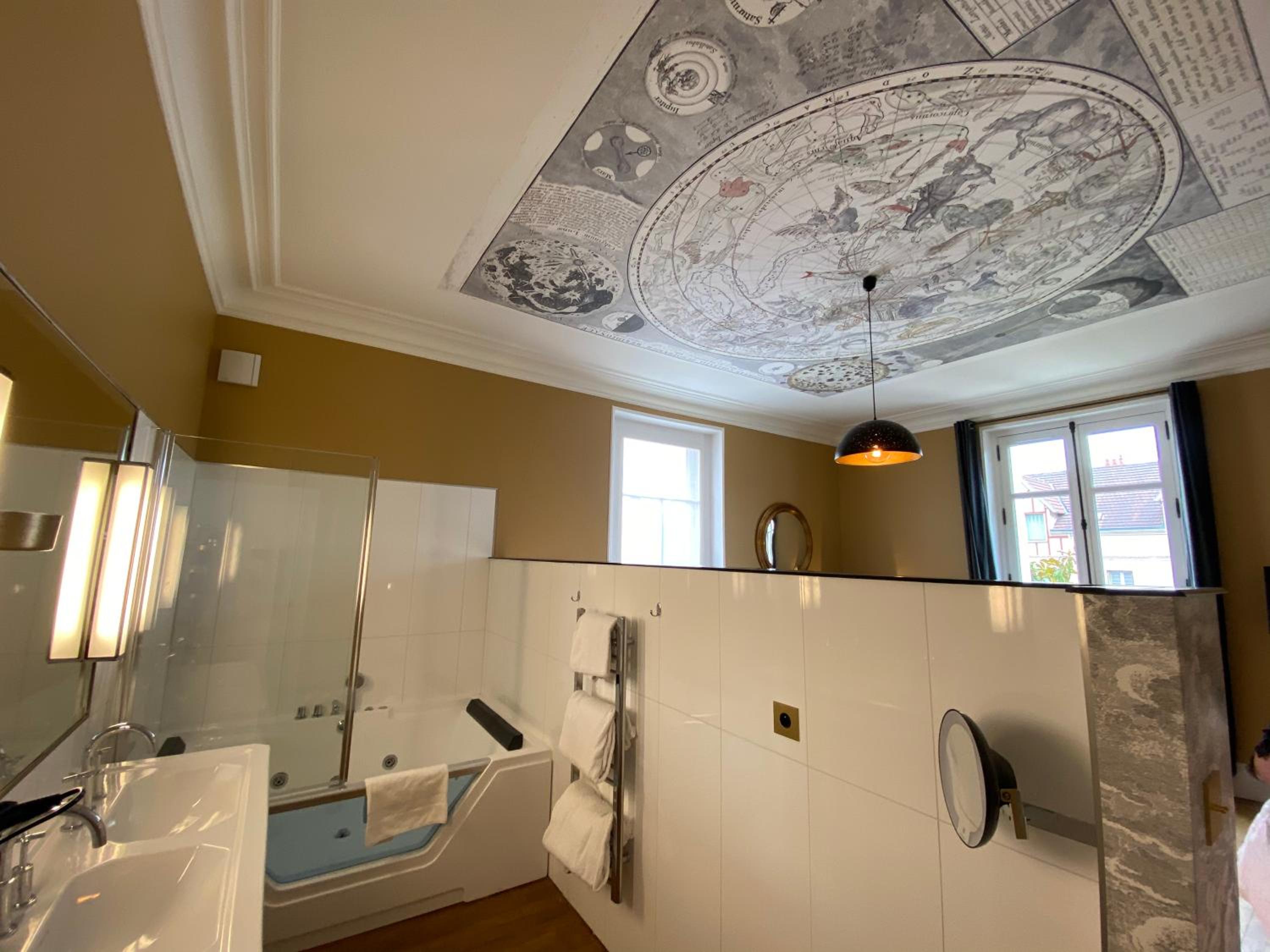 Suite - Photo 3