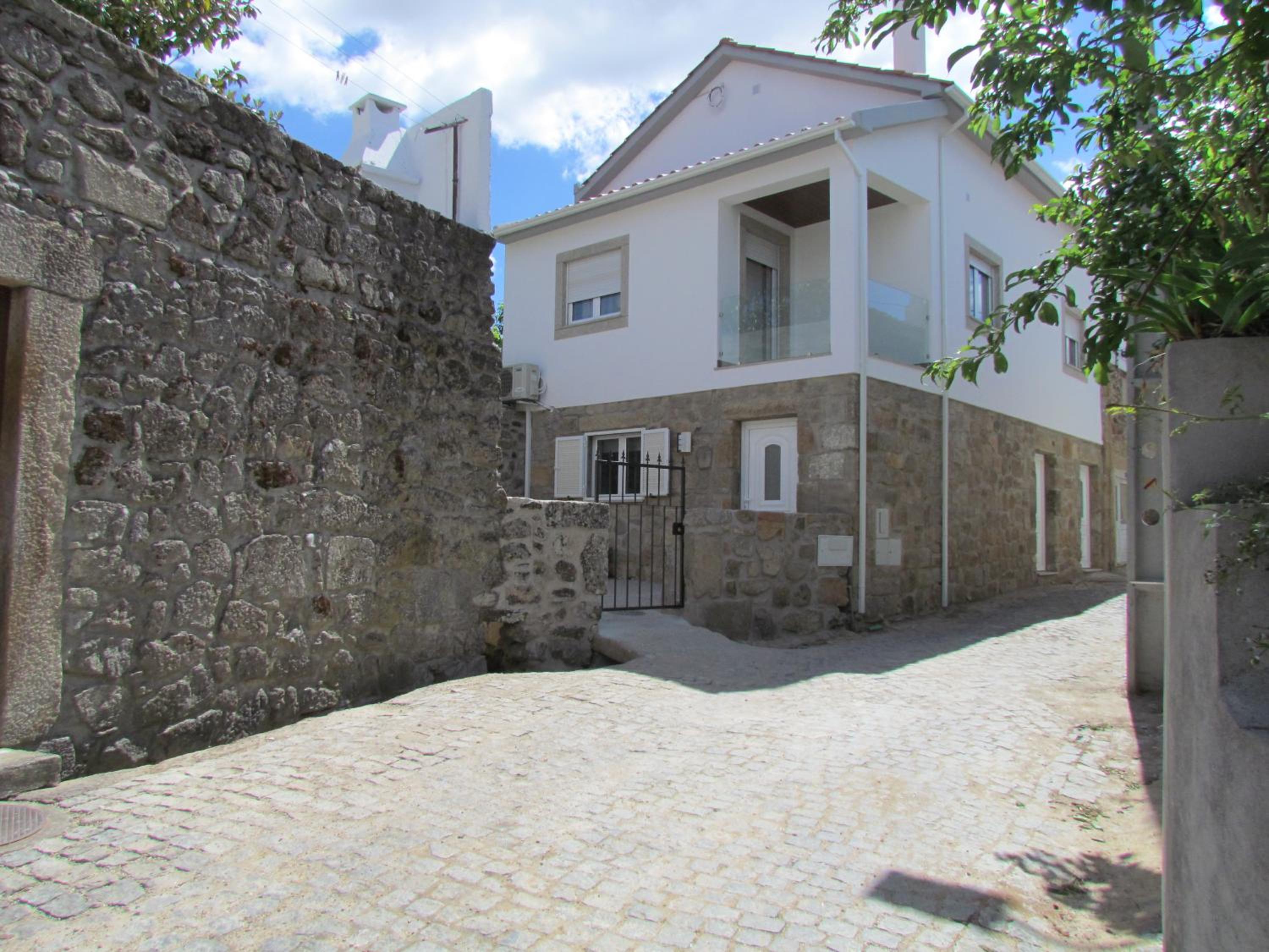 Three-Bedroom House photo 3