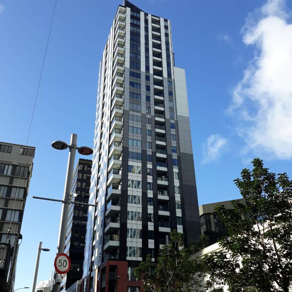 Apartment with Balcony - Photo 4