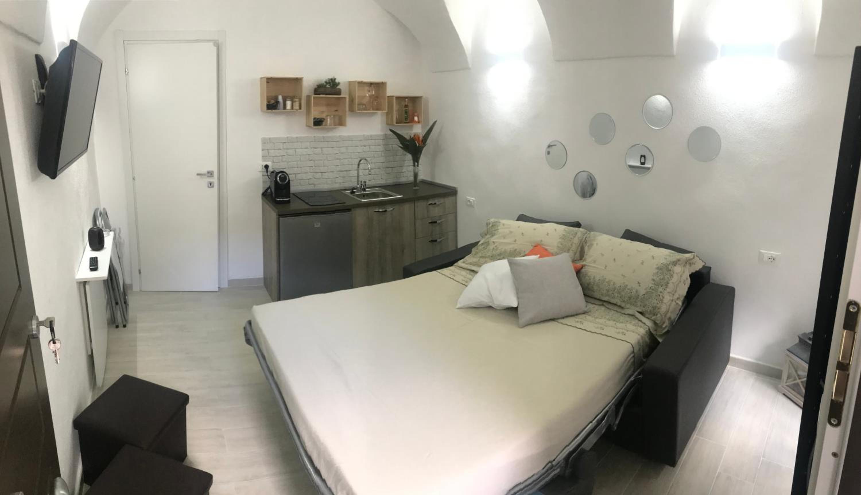 One-Bedroom Apartment - Photo 1