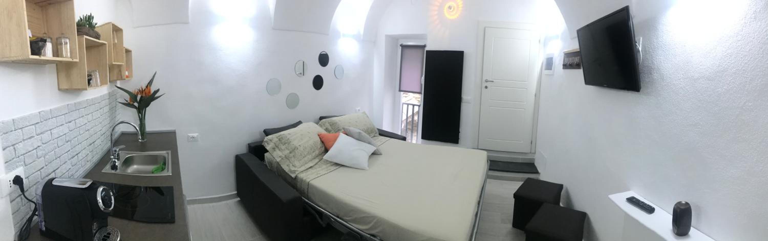 One-Bedroom Apartment - Photo 6