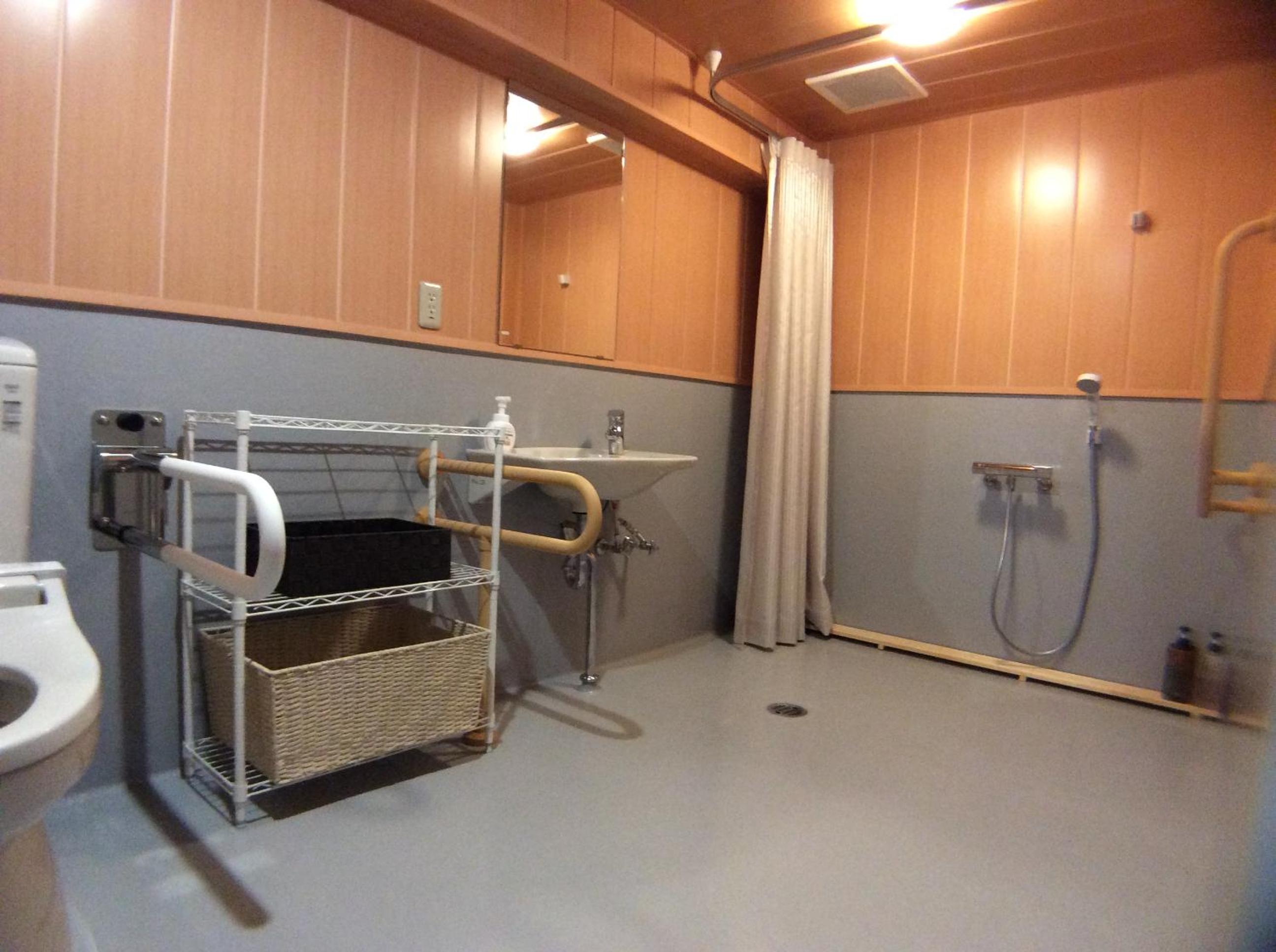 Twin Room - Disability Access photo 2