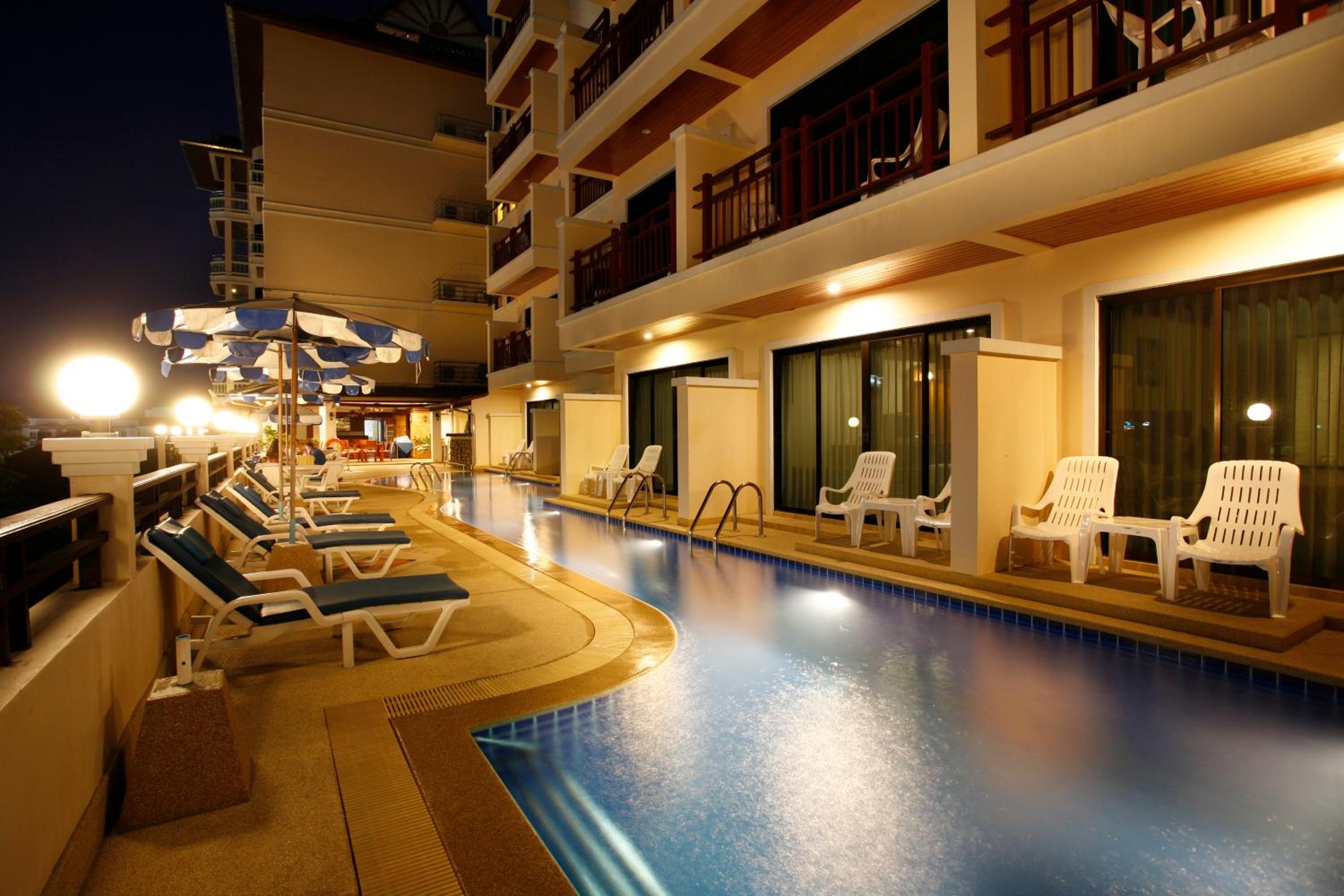 Deluxe Double Room with Pool Access - Photo 8