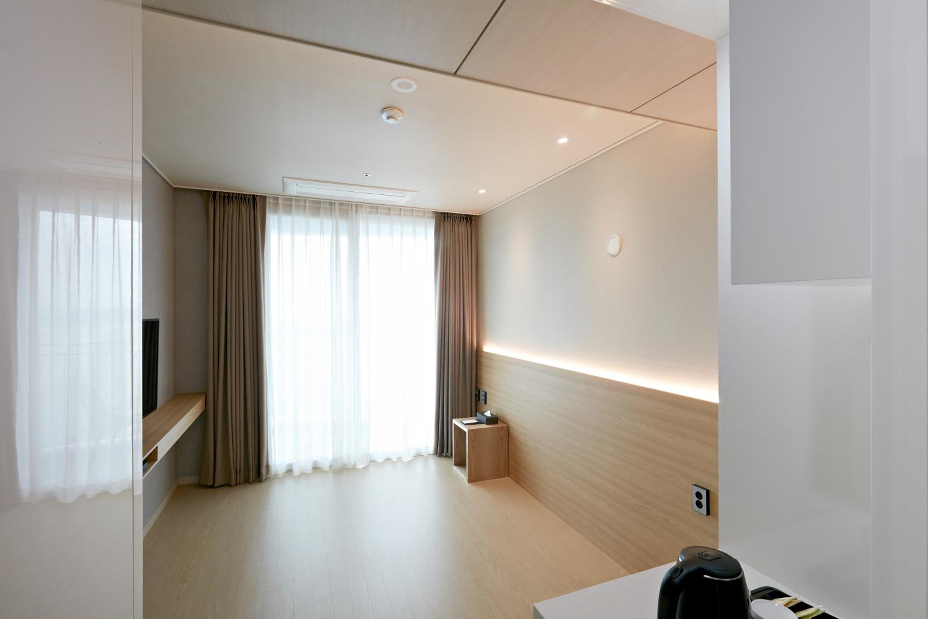 Korean Style Deluxe Ondol with Terrace (Ocean View) - Photo 5