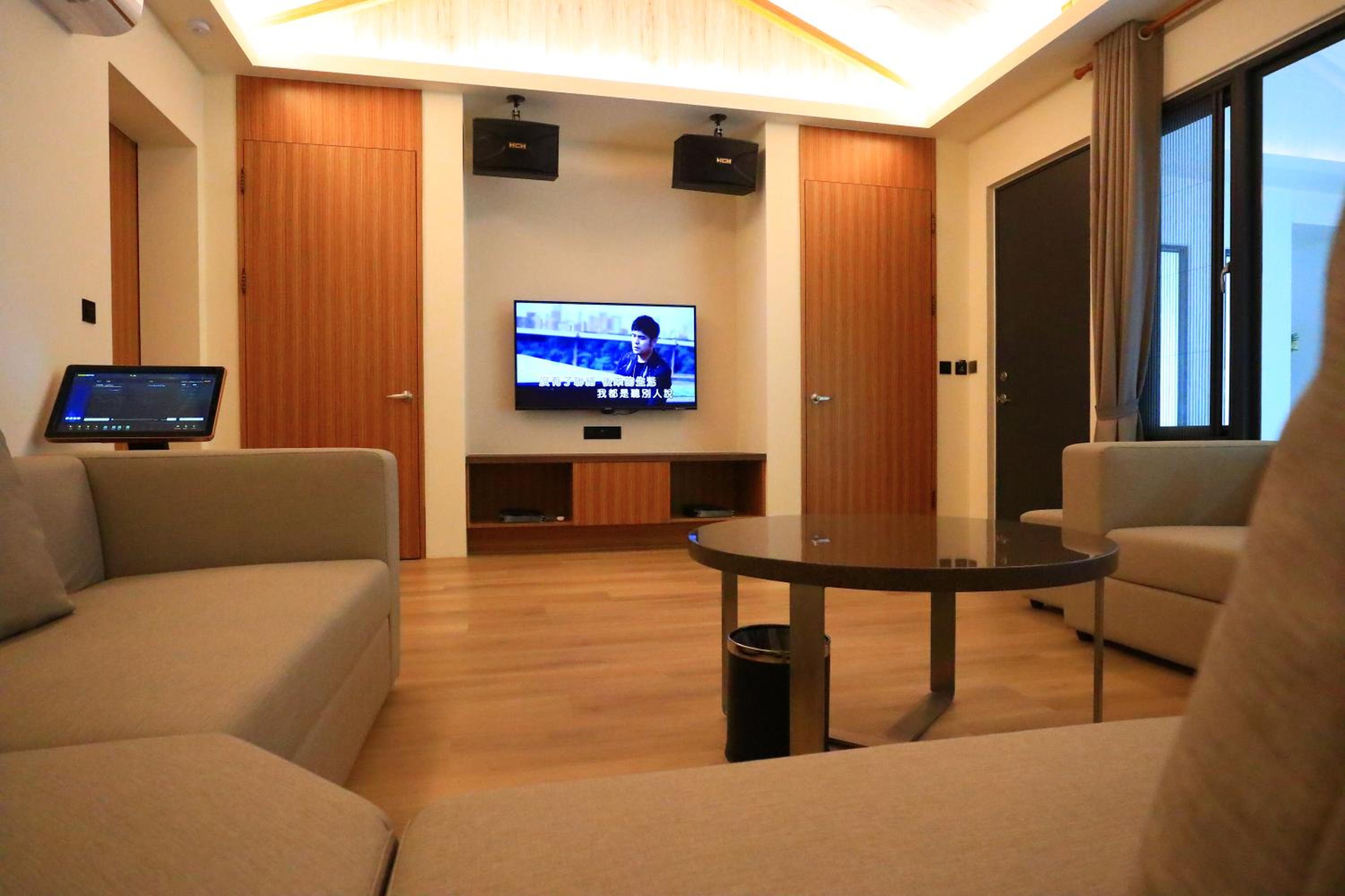 Villa - Photo 1