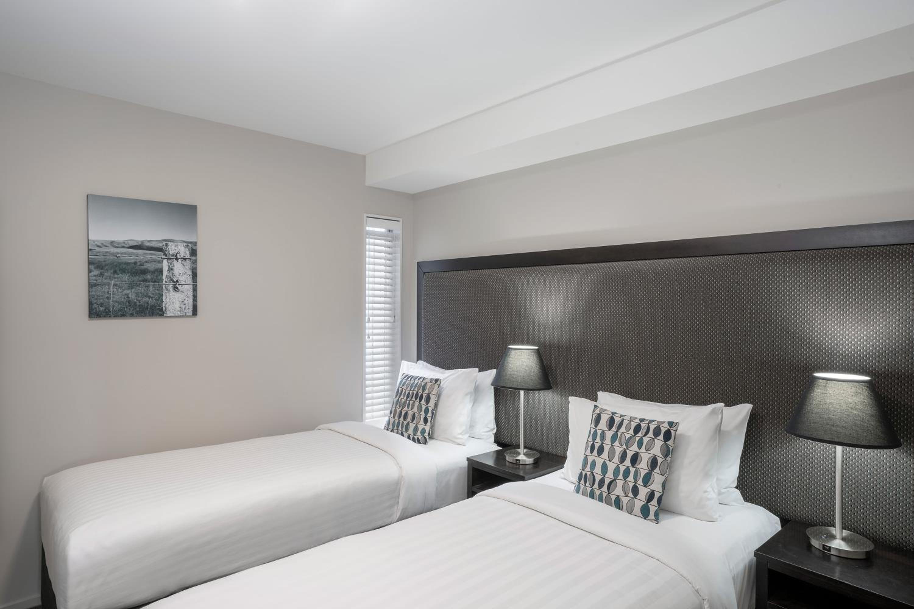 Two-Bedroom Suite With Mountain View - Photo 2