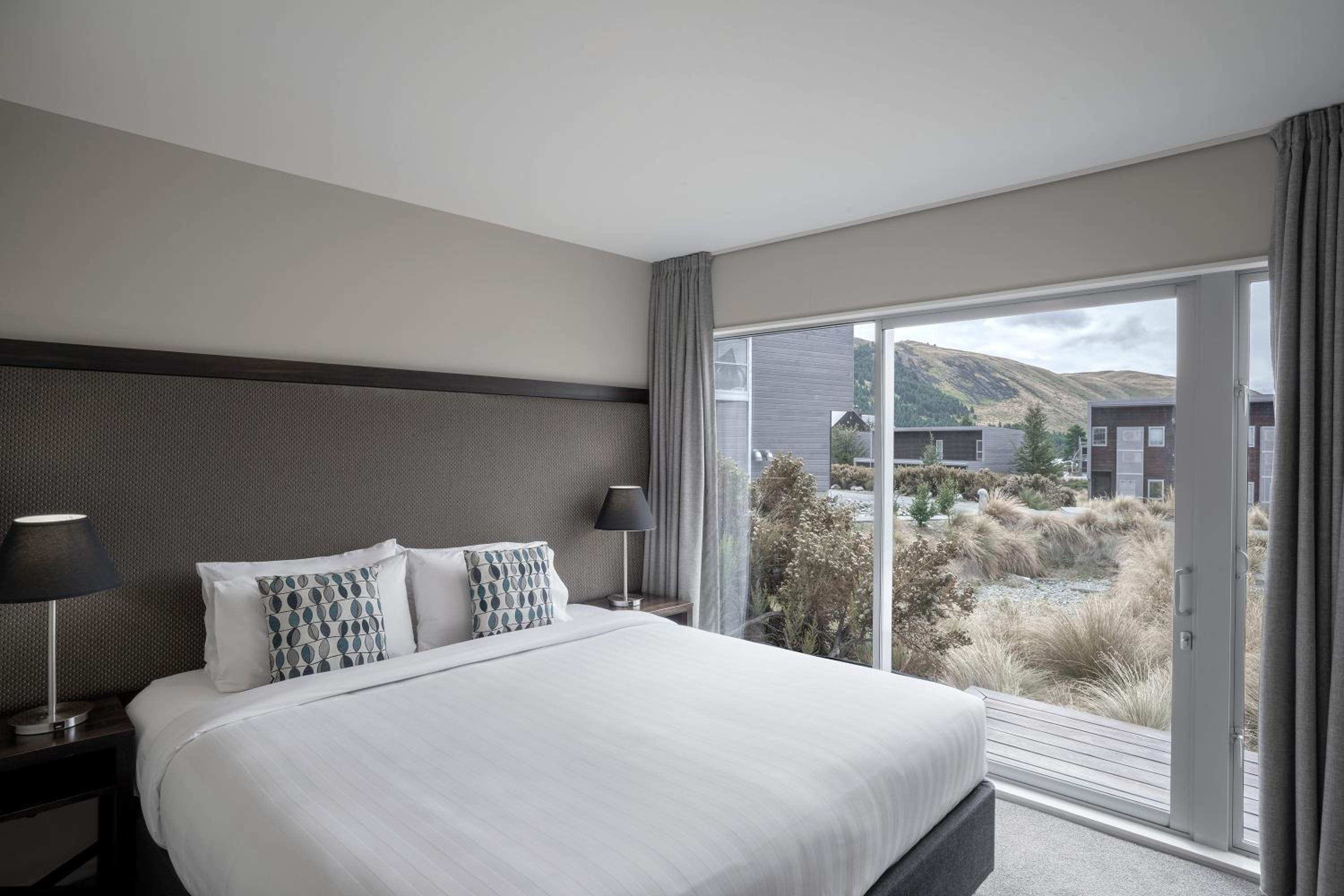 Two-Bedroom Suite With Mountain View - Photo 6
