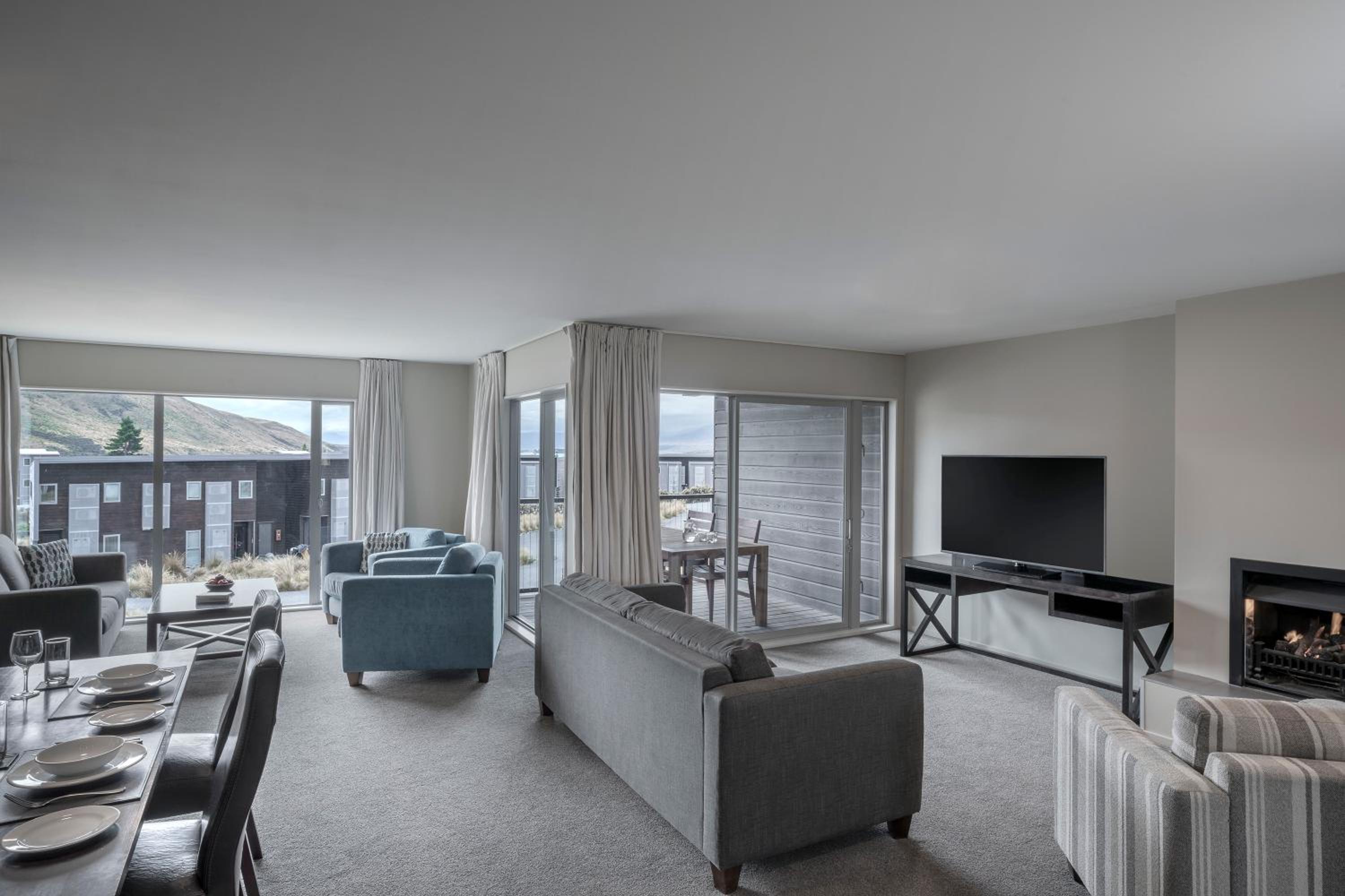 Two-Bedroom Suite With Mountain View - Photo 1