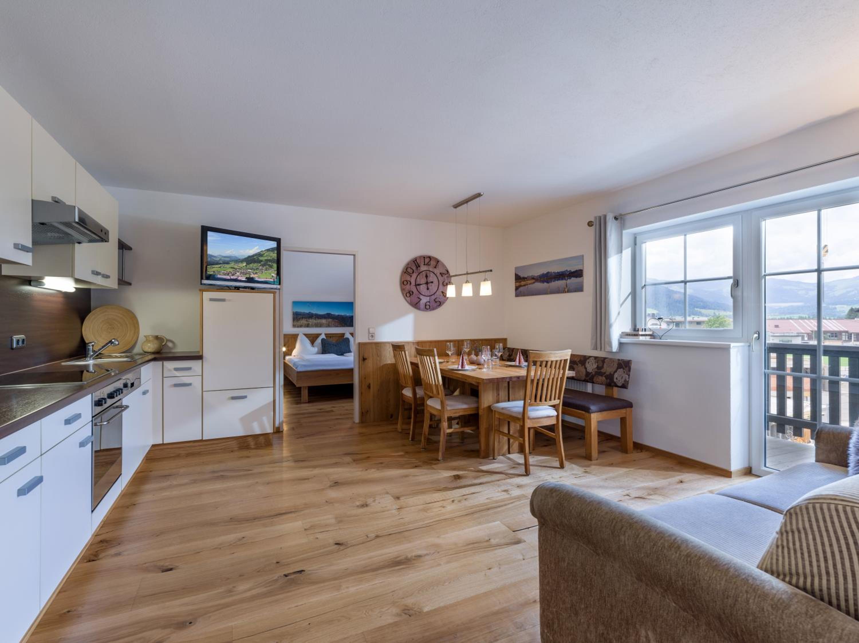 Two-Bedroom Apartment with Balcony photo 3