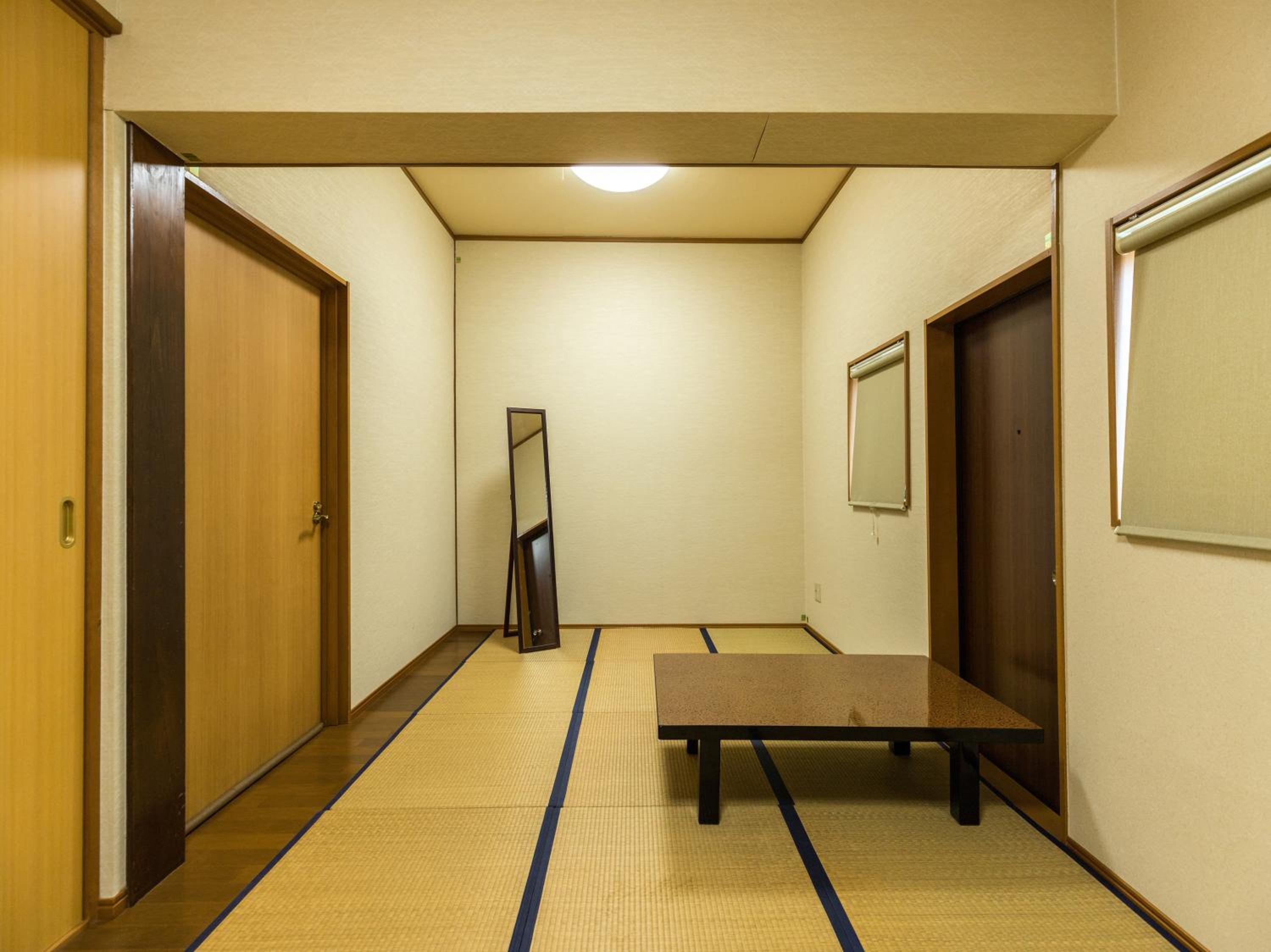Japanese-Style Triple Room With Shared Bathroom - Smoking