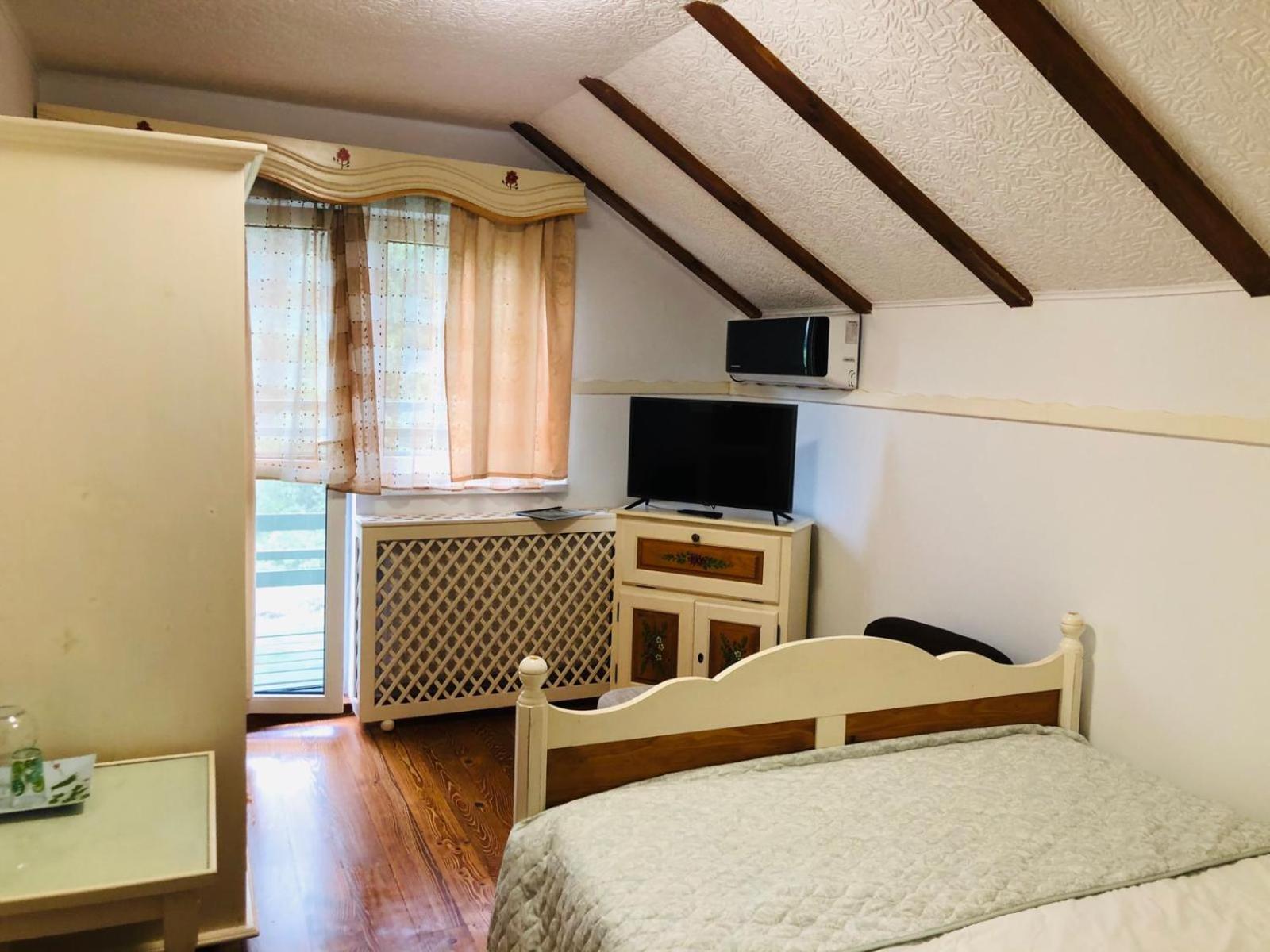 Standard Double Room with Shared Bathroom photo 2