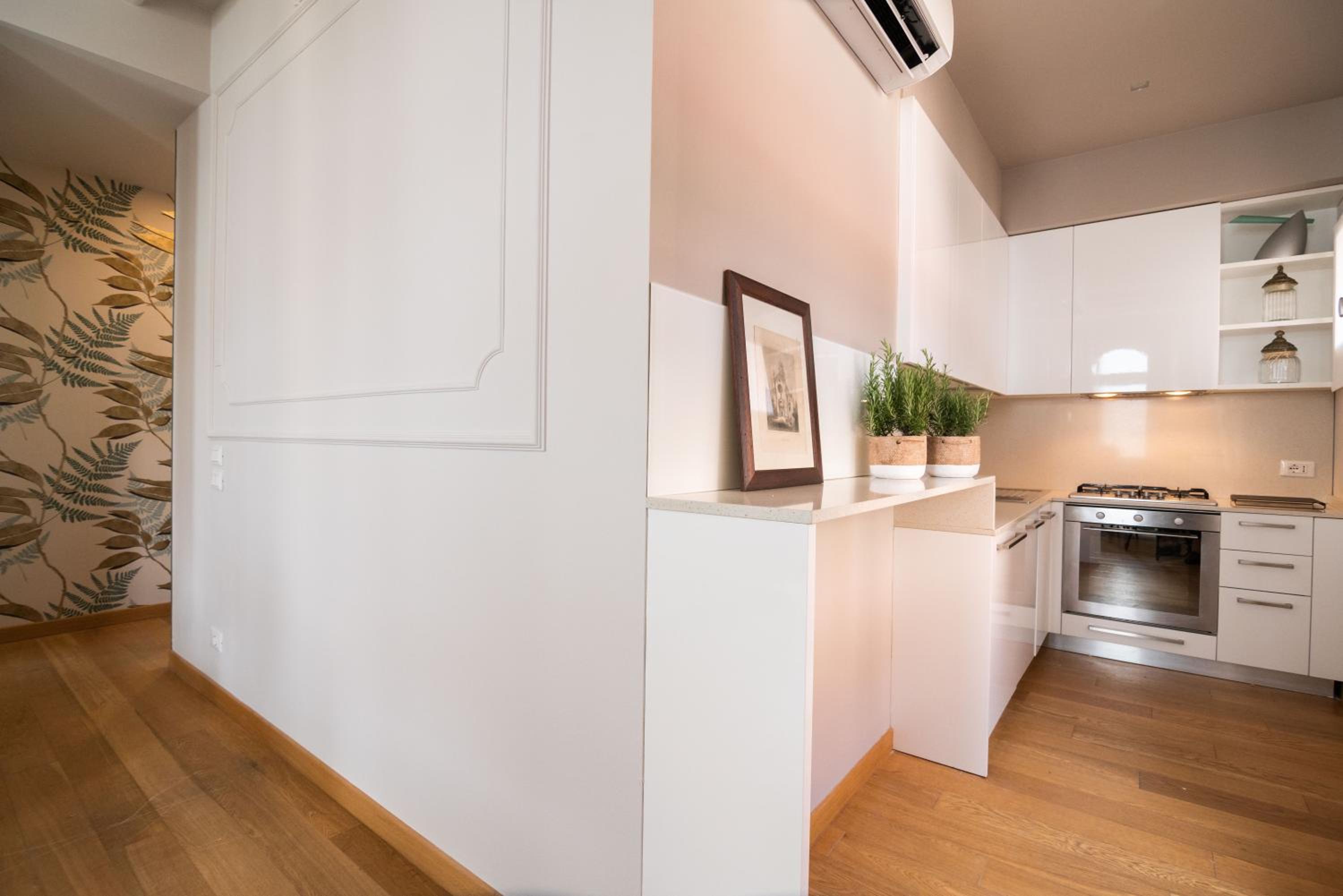 One-Bedroom Apartment photo 2