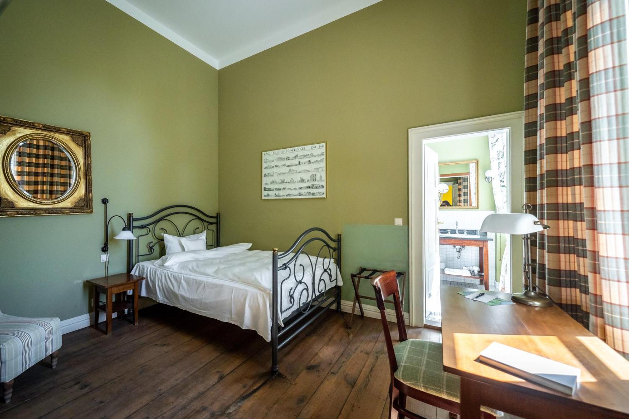 Single Room photo 2